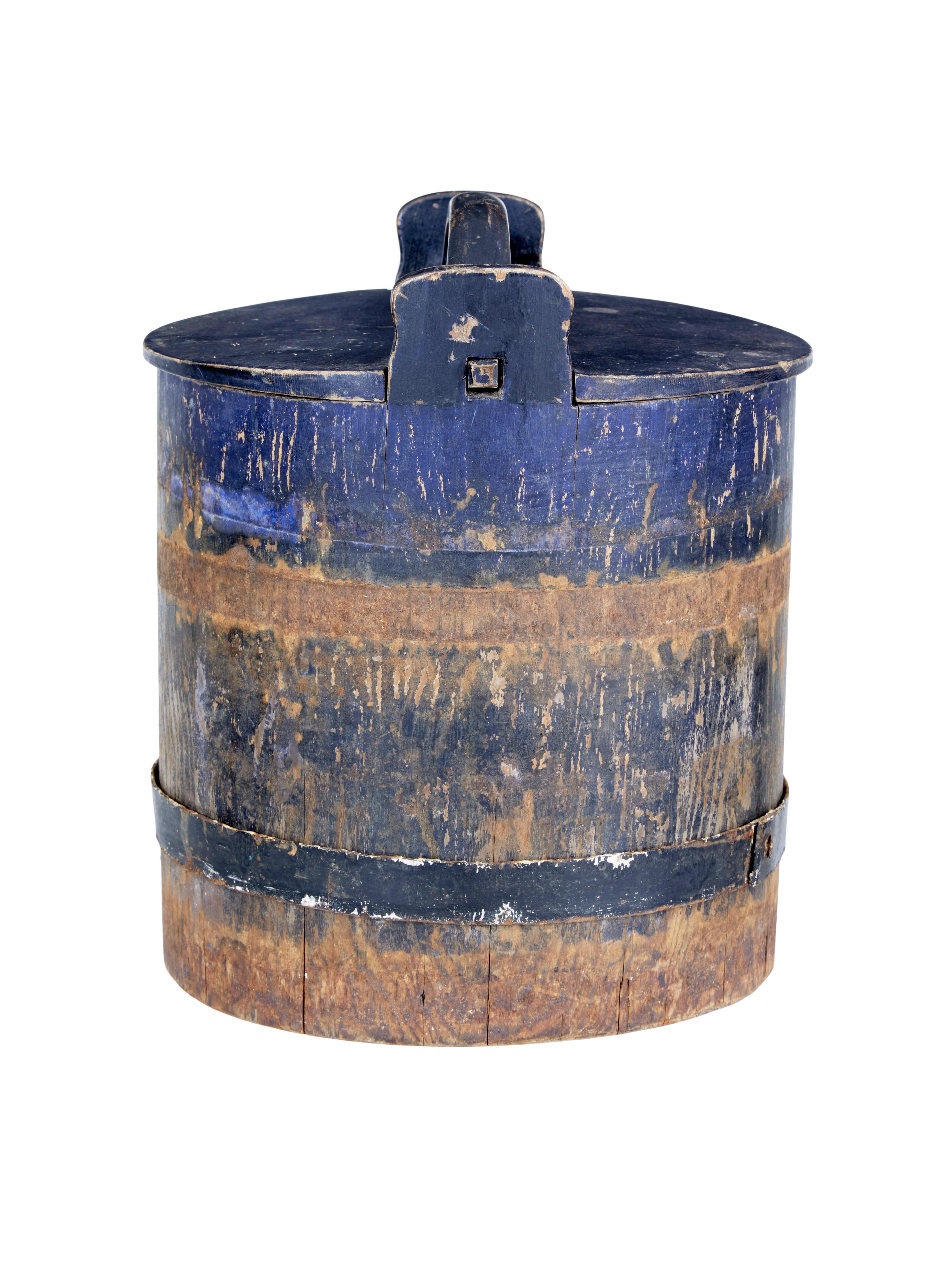 Mid-19th Century Rustic Swedish Pine Storage Container In Good Condition For Sale In Debenham, Suffolk