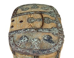 Rustikaler schwedischer Kieferntresor aus der Mitte des 19.