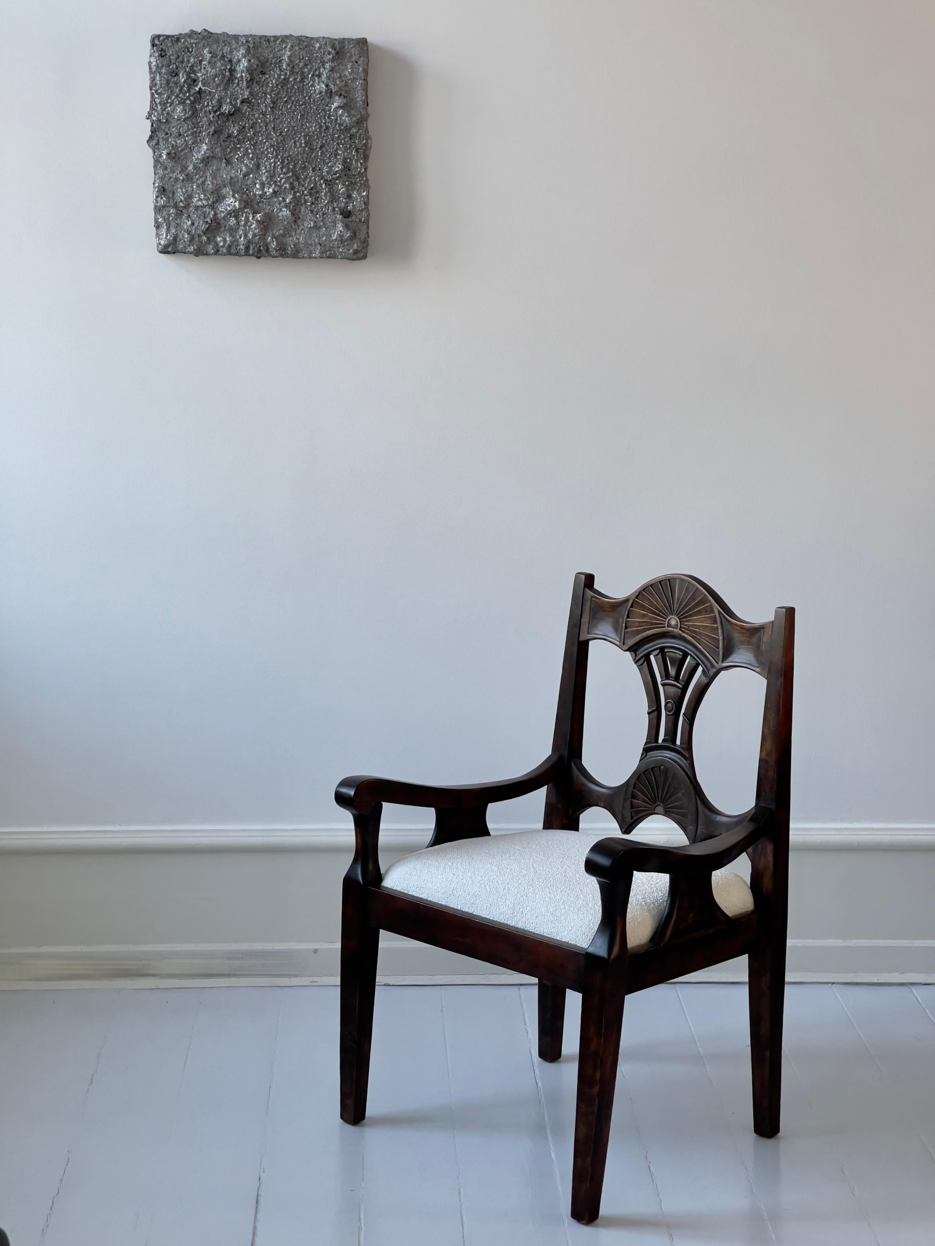 Skandinavischer Sessel aus der Mitte des 19. Jahrhunderts aus gebeizter Eiche, neu gepolstert mit Bouclé. im Angebot 8