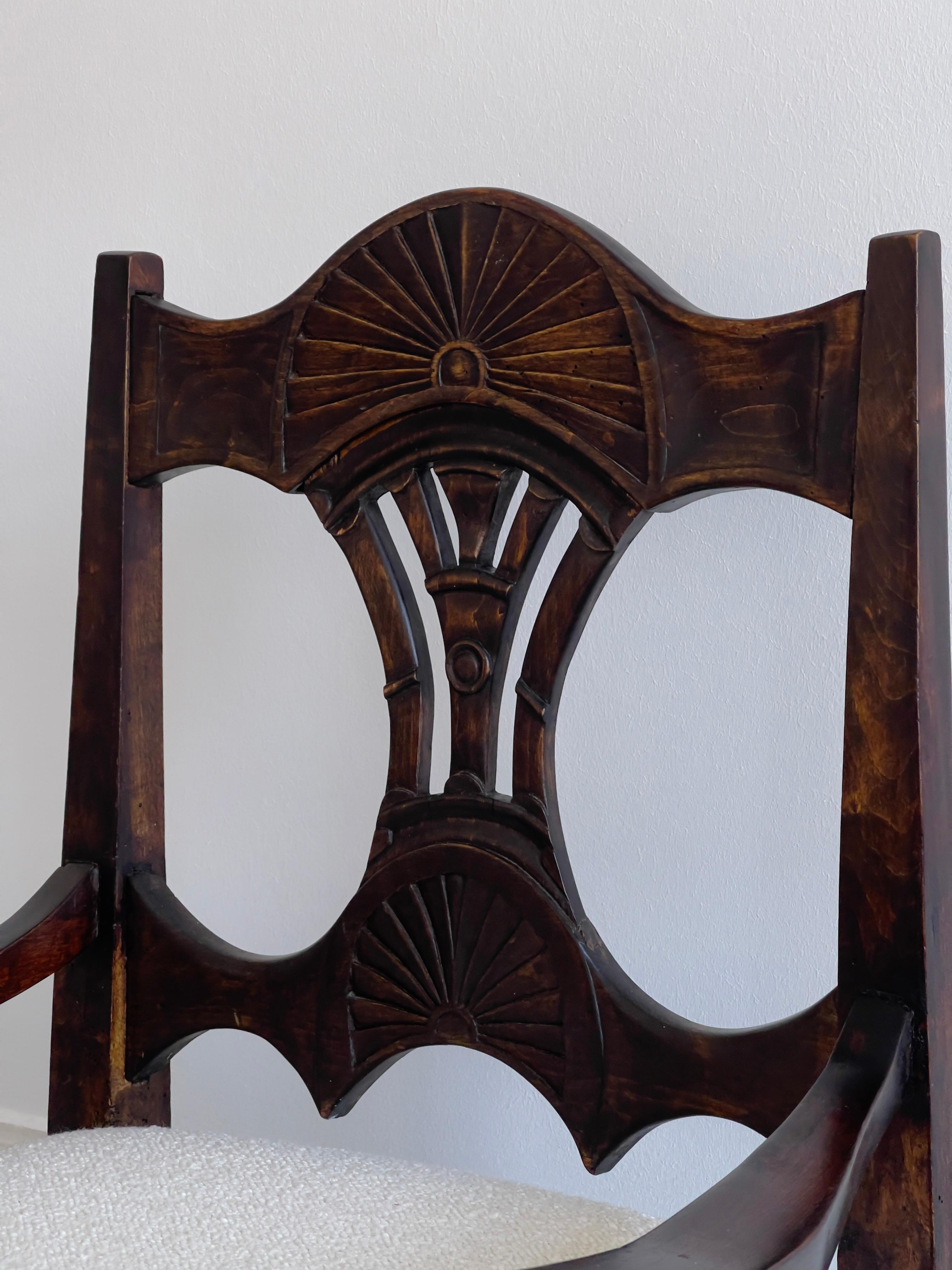 Skandinavischer Sessel aus der Mitte des 19. Jahrhunderts aus gebeizter Eiche, neu gepolstert mit Bouclé. im Angebot 2