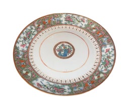 Mid-19th Century Set of Seven Chinese Export Rose Mandarin Porcelain Plates