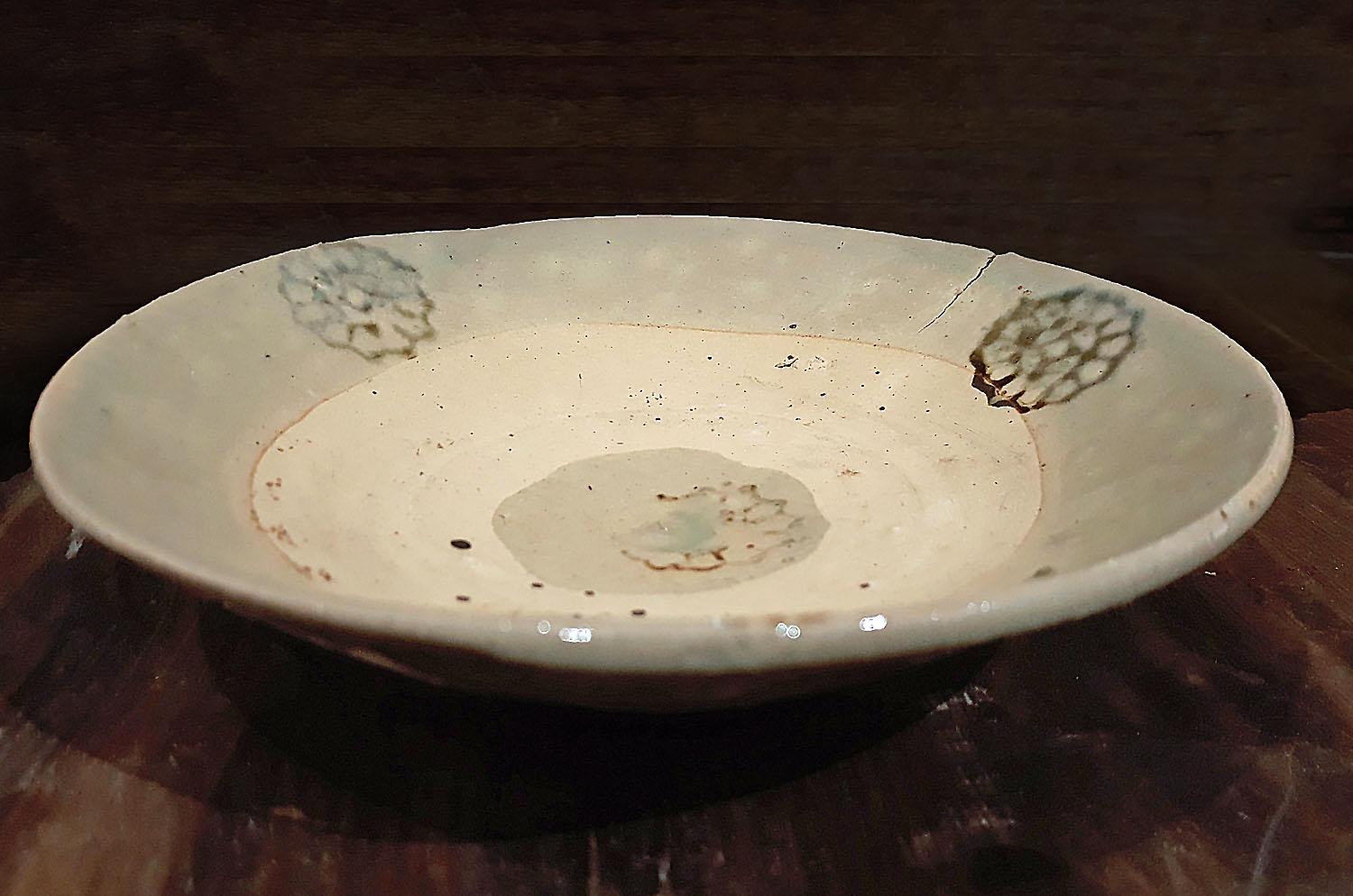 Mid 19th Century Shipwreck-Reclaimed Ceramic Plates from Indonesia For Sale 2