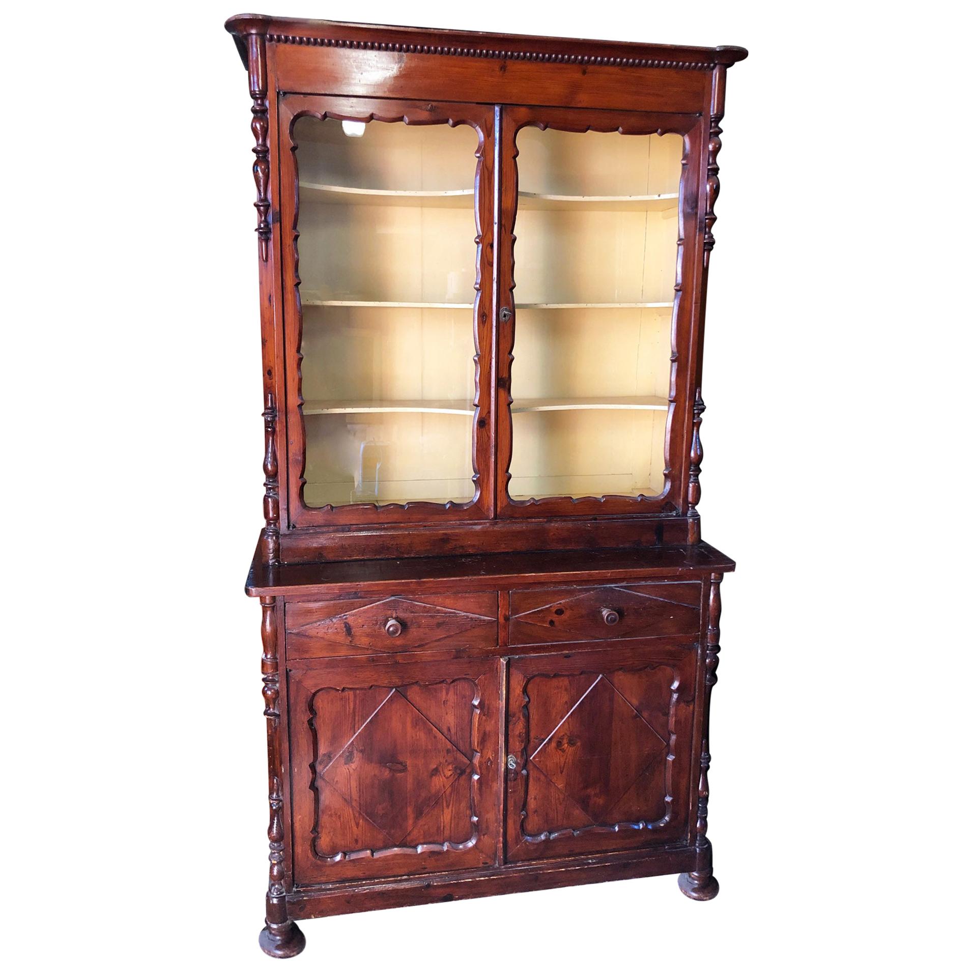 Vitrina Italiana con Dos Puertas en Alerce Color Original Toscana Antiguo en venta