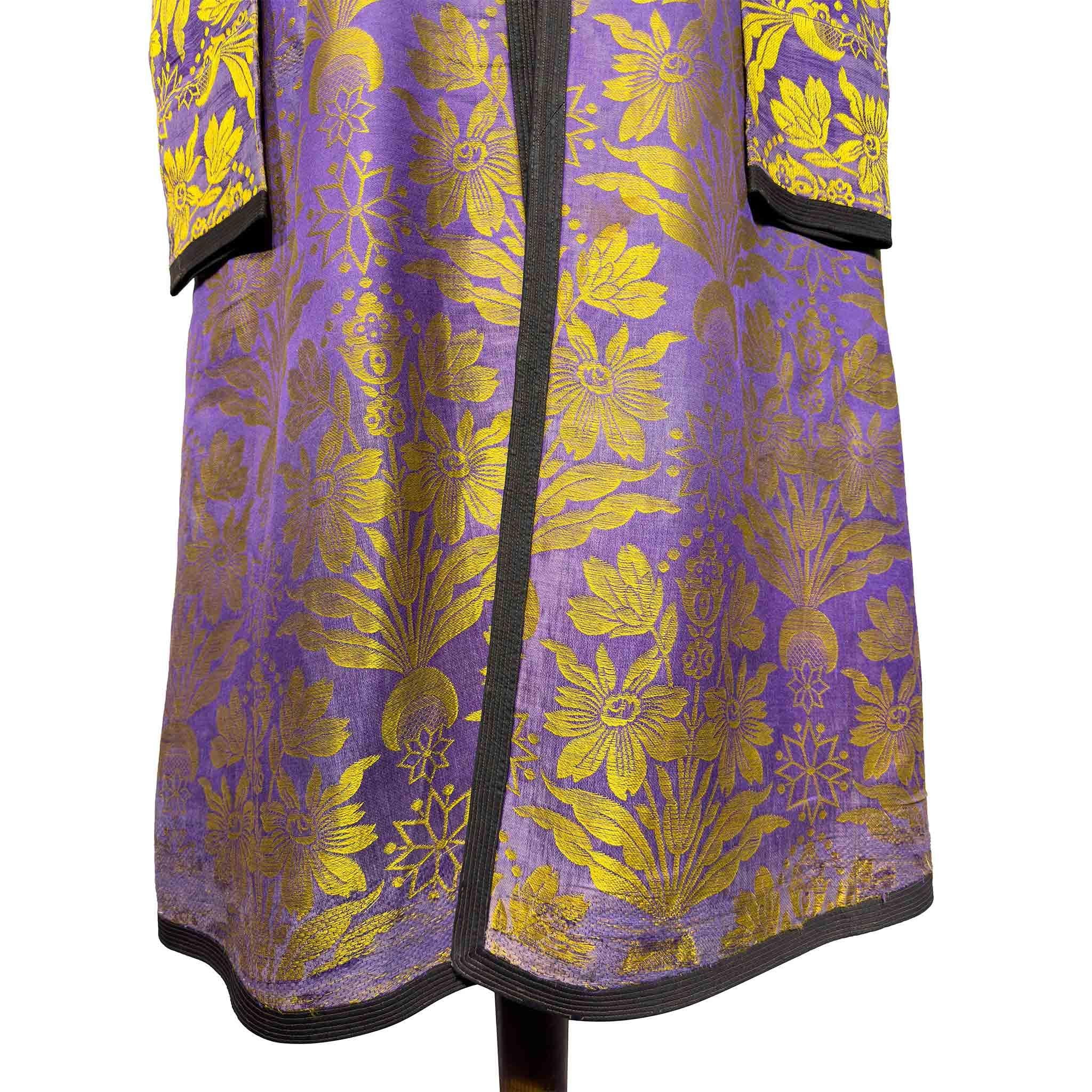 Vestaglia in broccato di seta della metà del XIX secolo in vendita 1