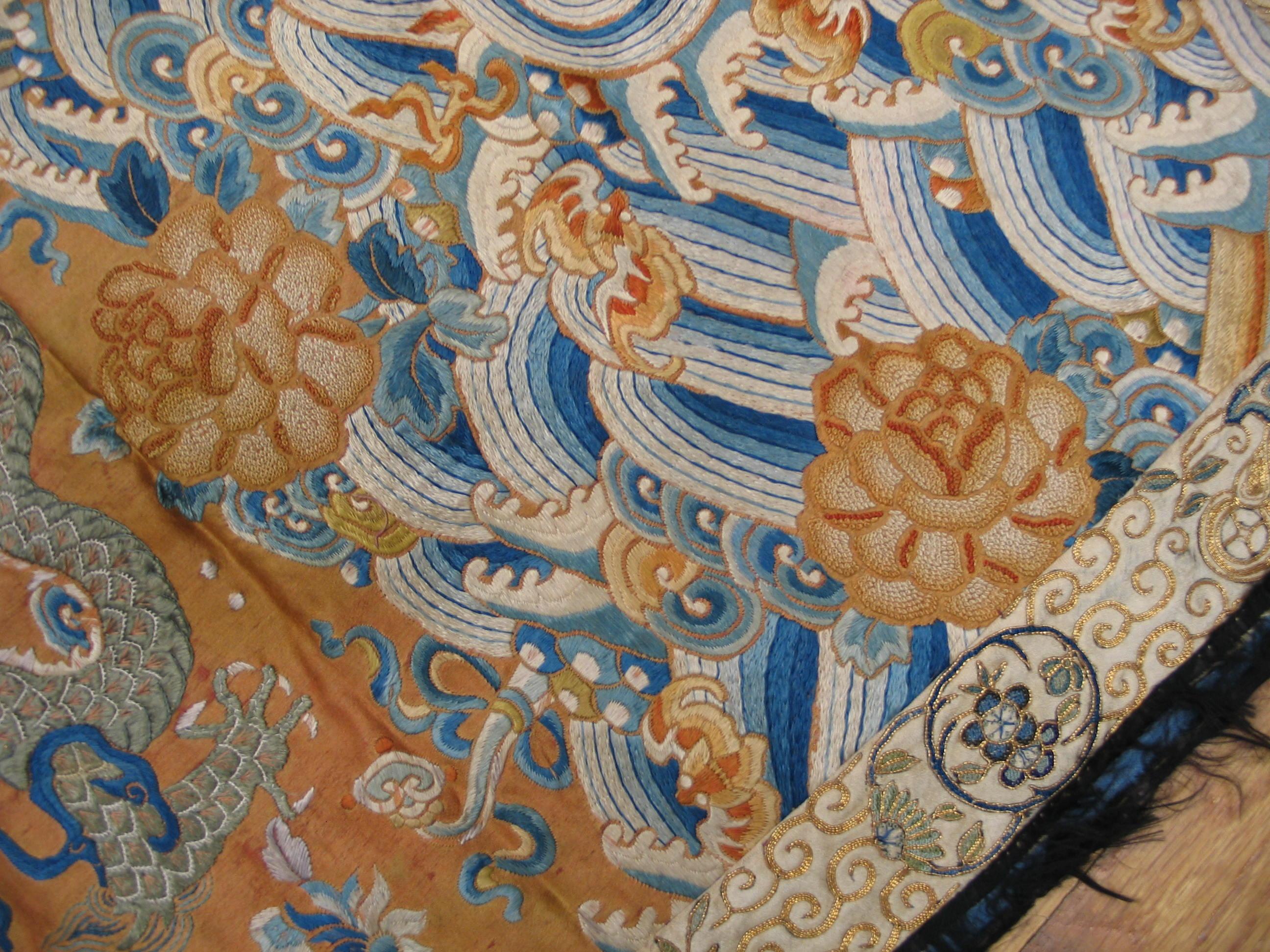 Chinesische Drachenstickerei aus Seide aus der Mitte des 19. Jahrhunderts ( 1'8
