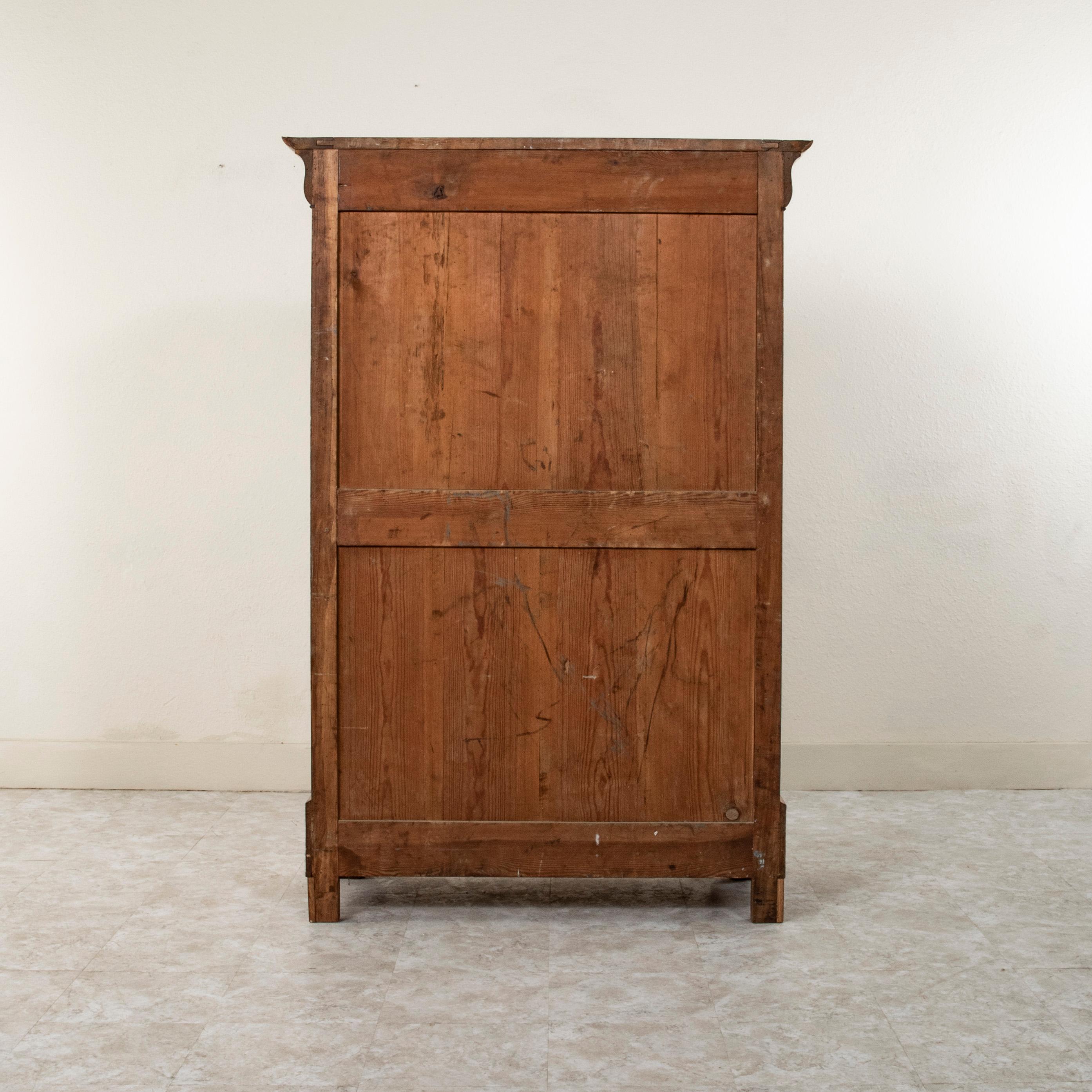 Mid-19th Century Small Scale French Louis Philippe Period Burl Elm Armoire In Good Condition In Fayetteville, AR