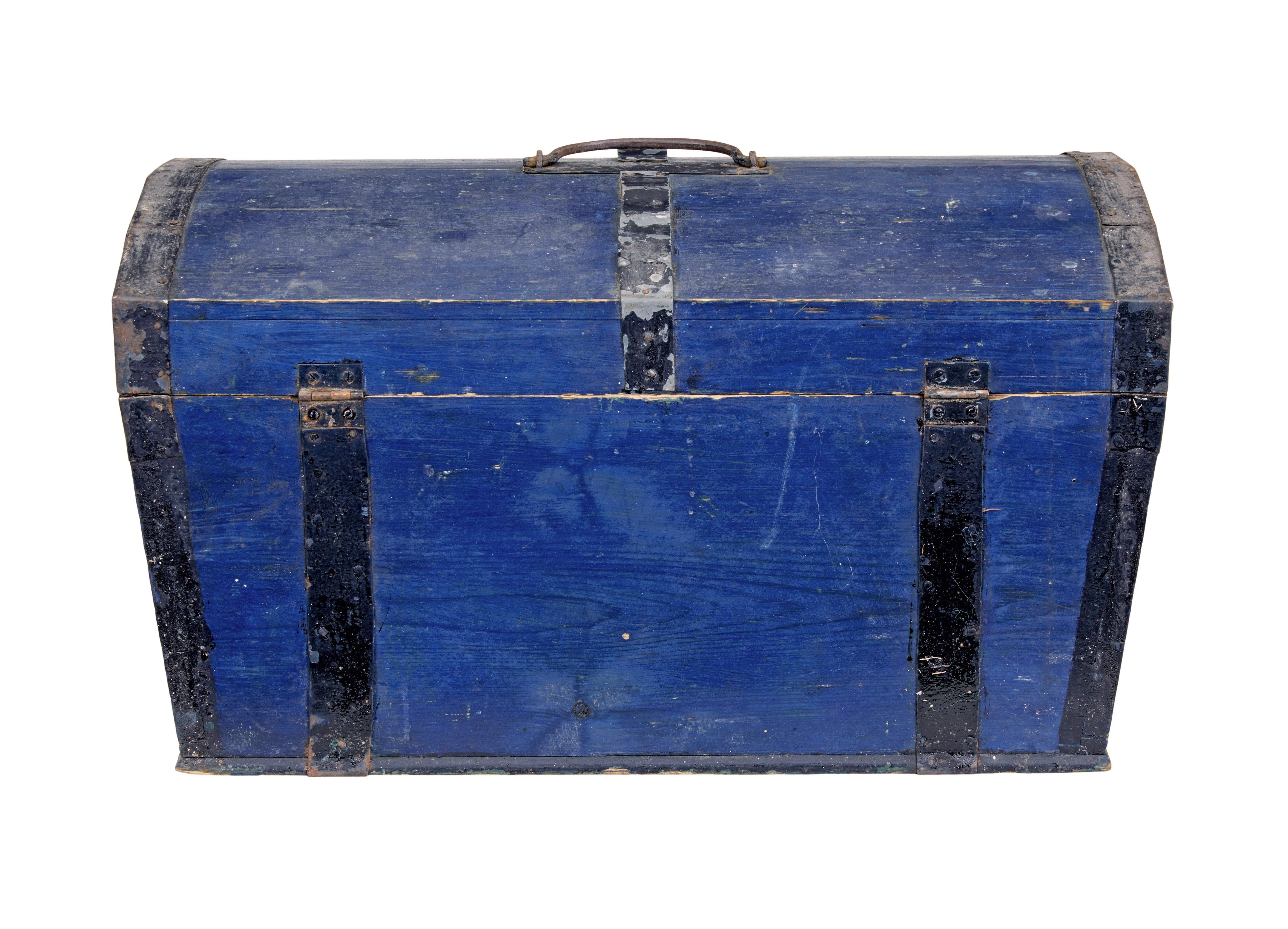 Mid 19th century small Swedish dome top box In Good Condition For Sale In Debenham, Suffolk