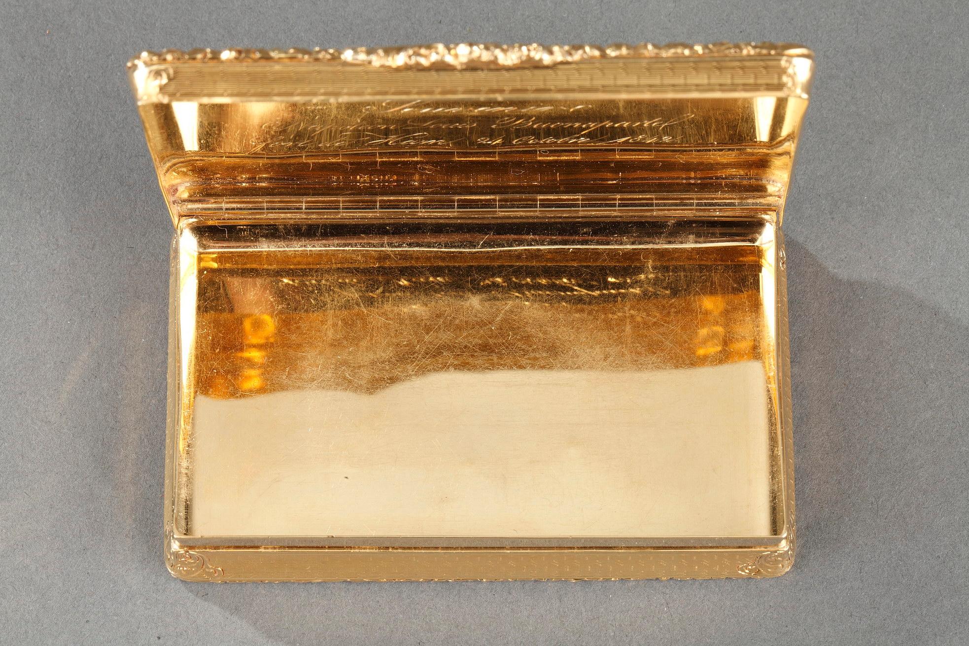 Mid-19th Century Snuff Box with Napoleon Bonaparte Medallion For Sale 4
