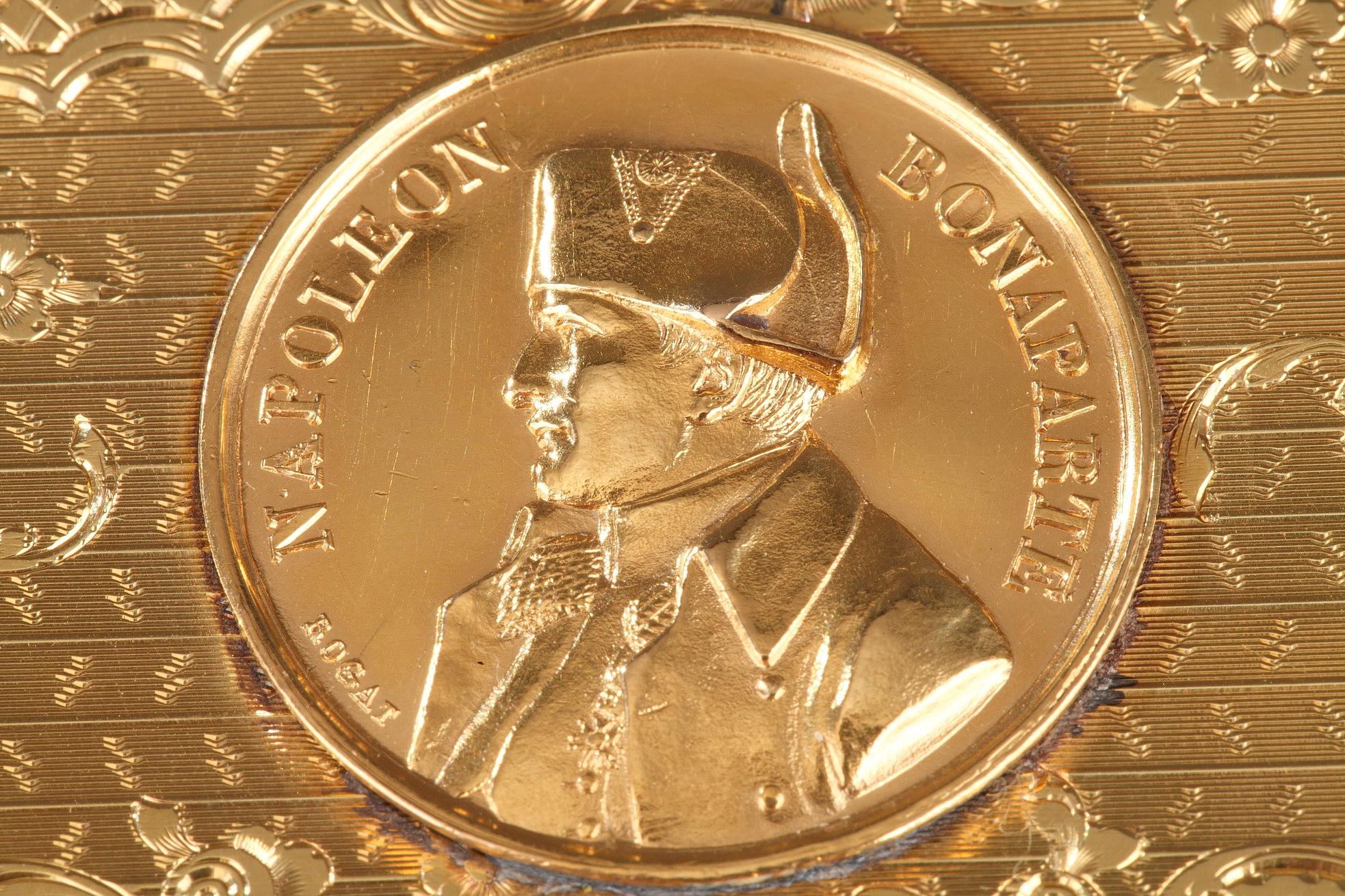 Schnupftabakdose aus der Mitte des 19. Jahrhunderts mit Medaillon von Napoleon Bonaparte für Damen oder Herren