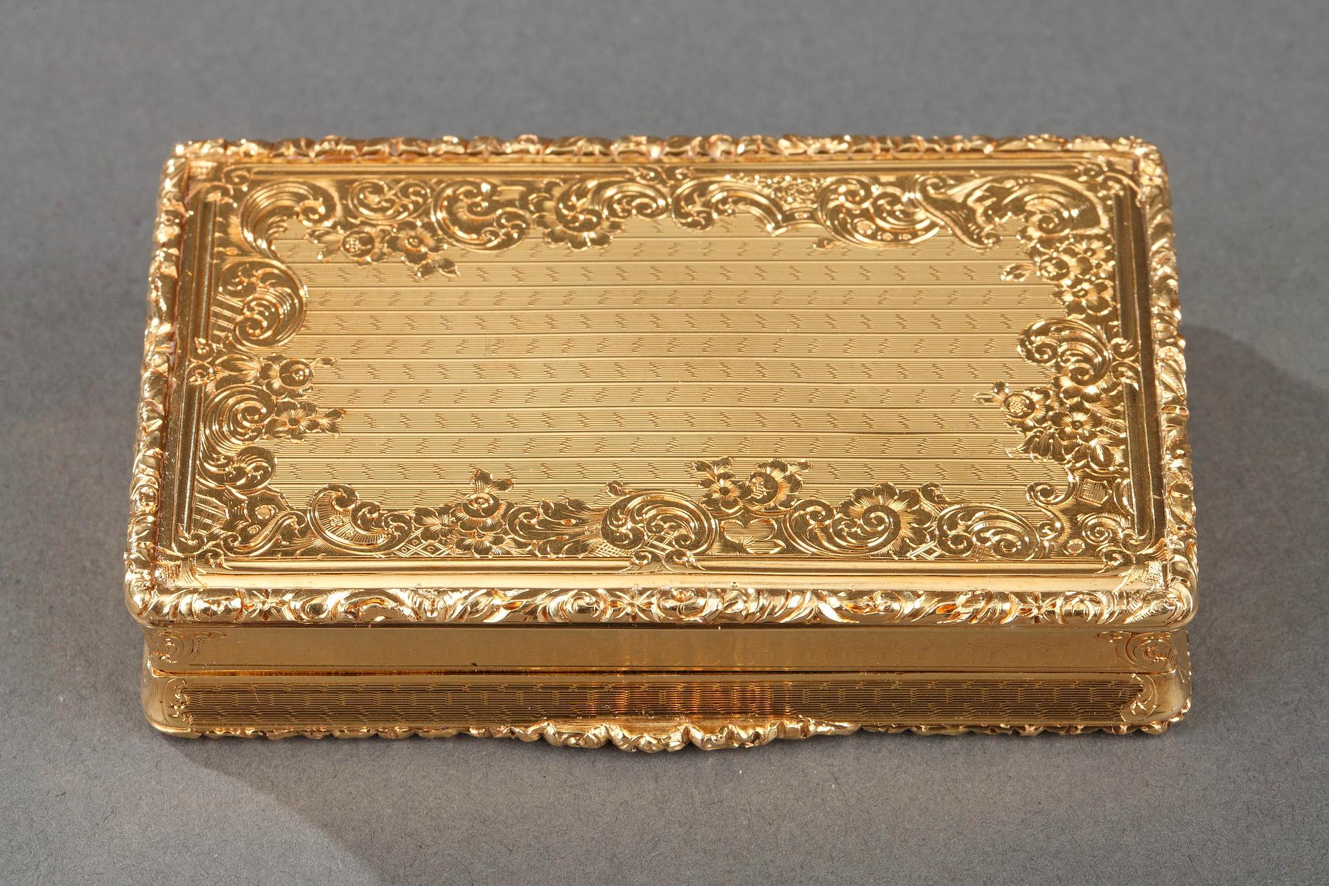 Women's or Men's Mid-19th Century Snuff Box with Napoleon Bonaparte Medallion For Sale