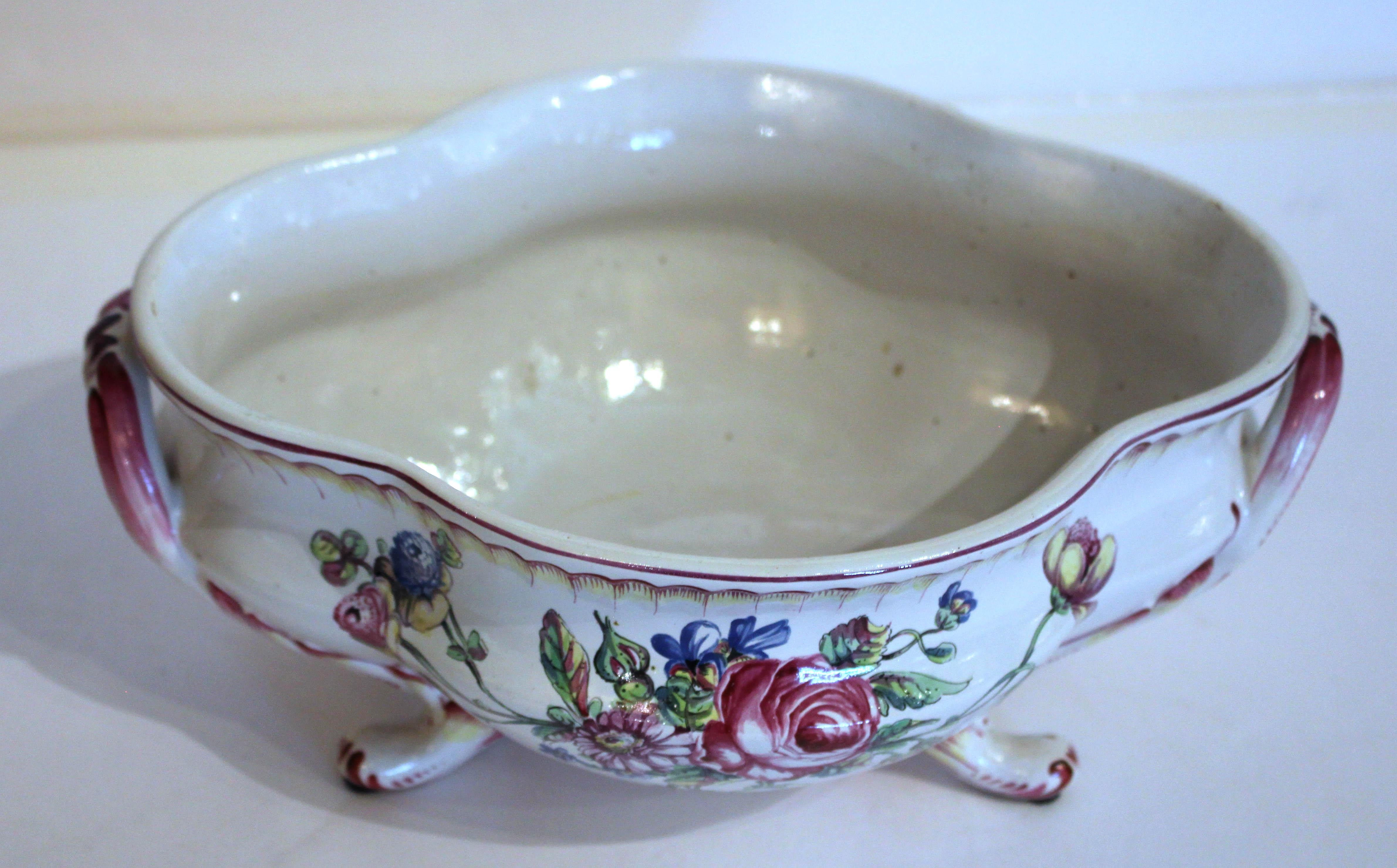 Mid-19th Century Soup Tureen and Underplate For Sale 1