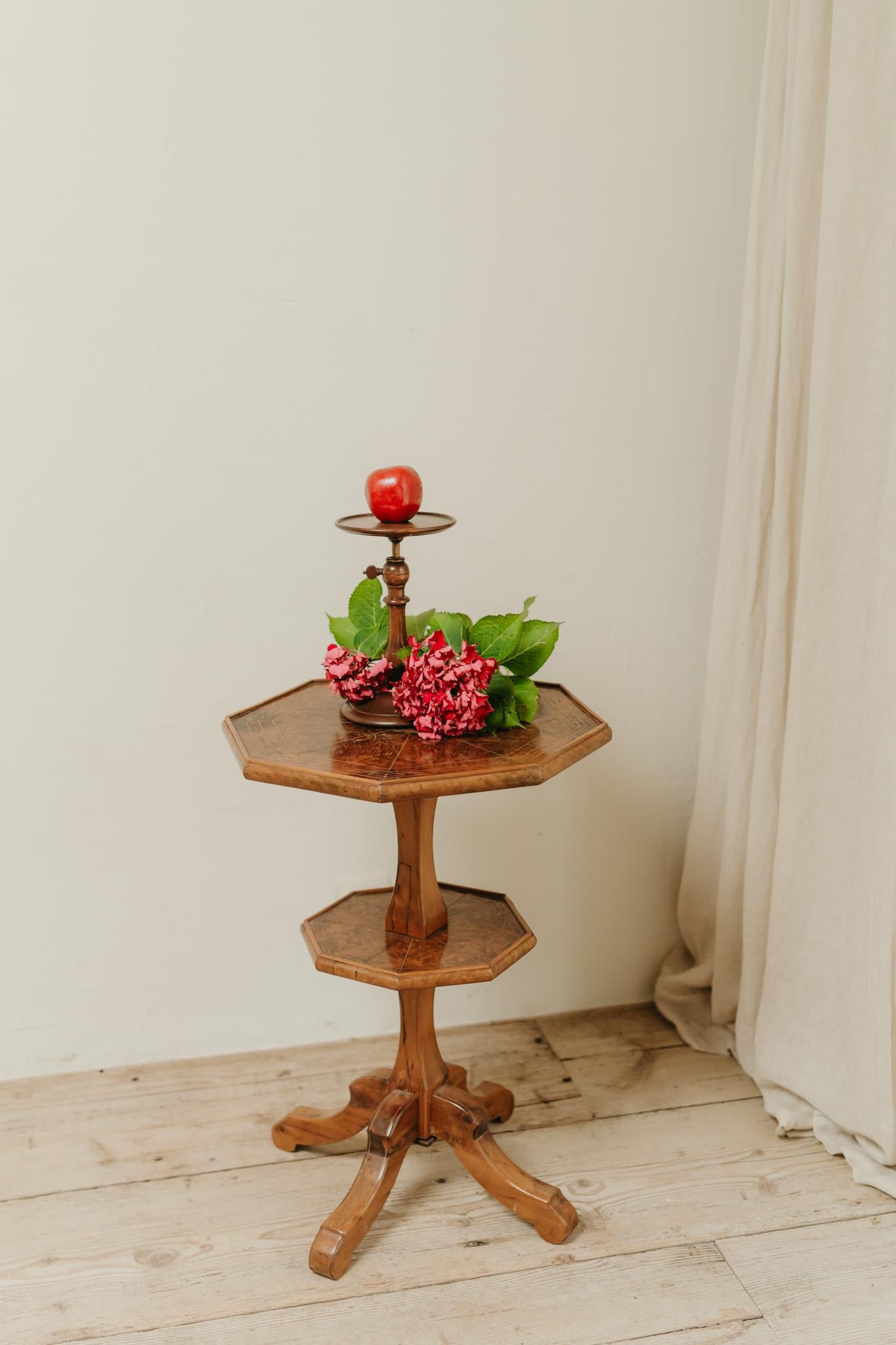 Mesa basculante octogonal de madera de frutal española de mediados del siglo XIX Español en venta