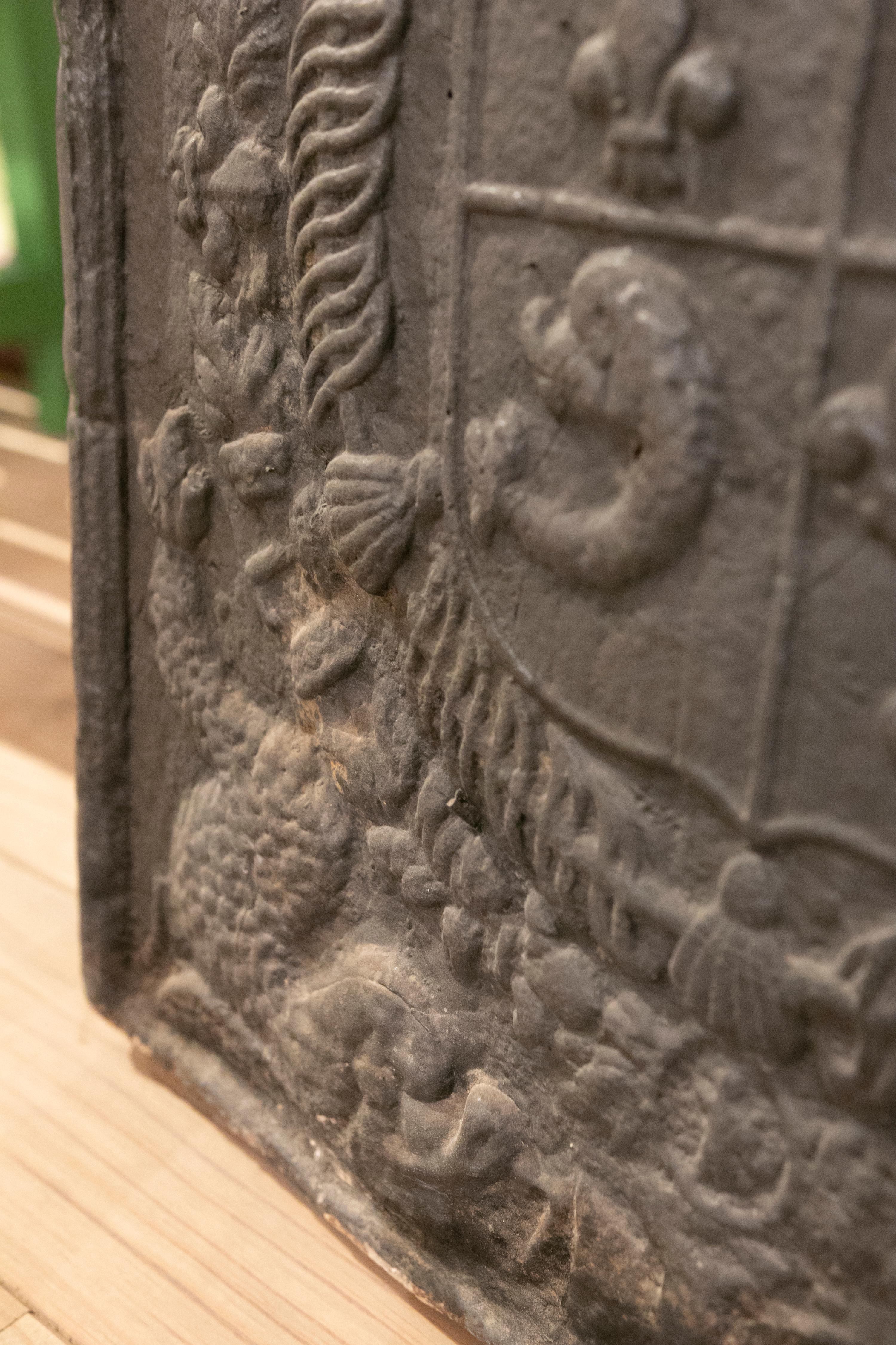 Mid-19th Century Spanish Cast Iron Fireback w/ Relief Heraldry Coat of Arms For Sale 7
