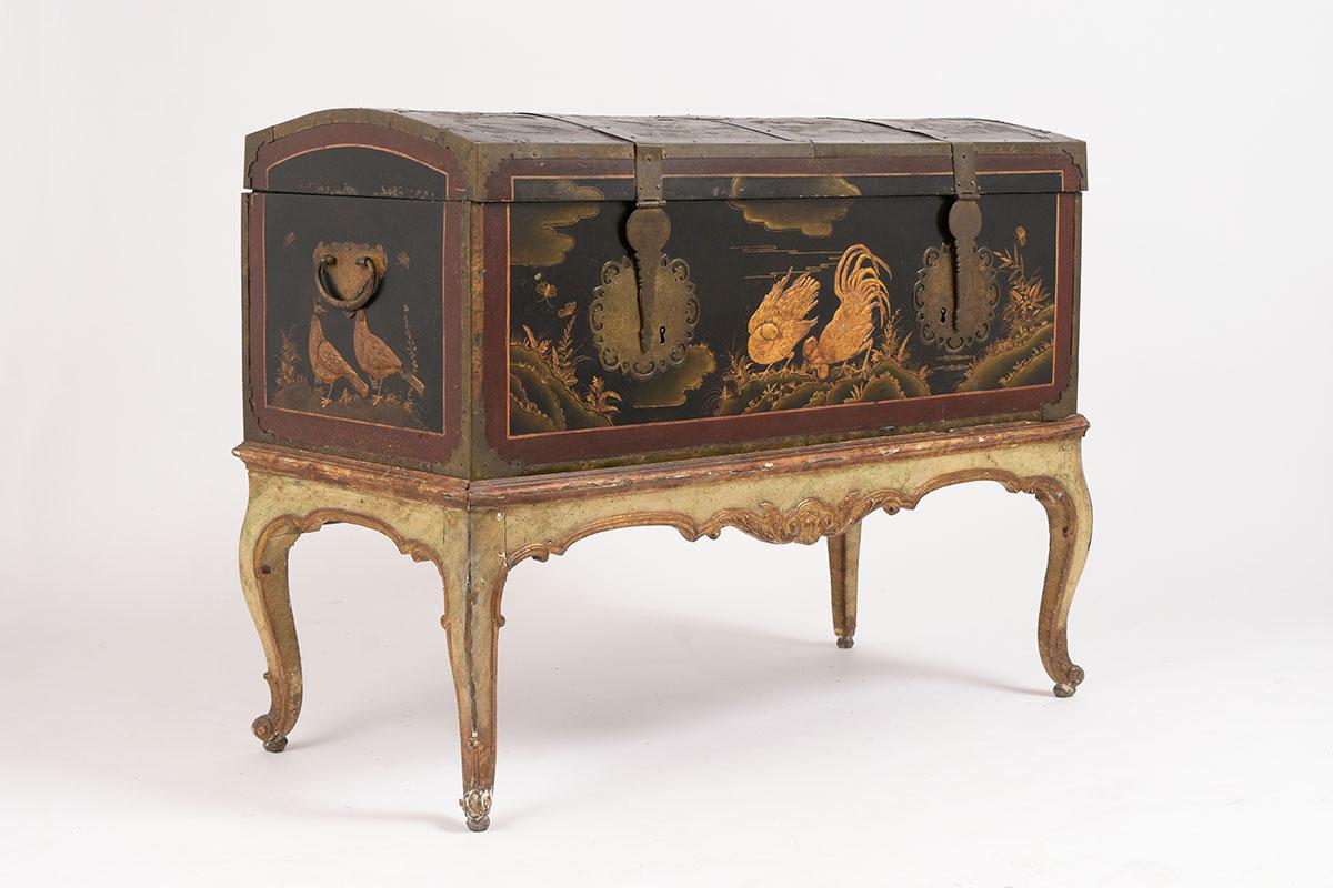 Mid-19th Century Spanish Chinoiserie Trunk In Good Condition In Los Angeles, CA