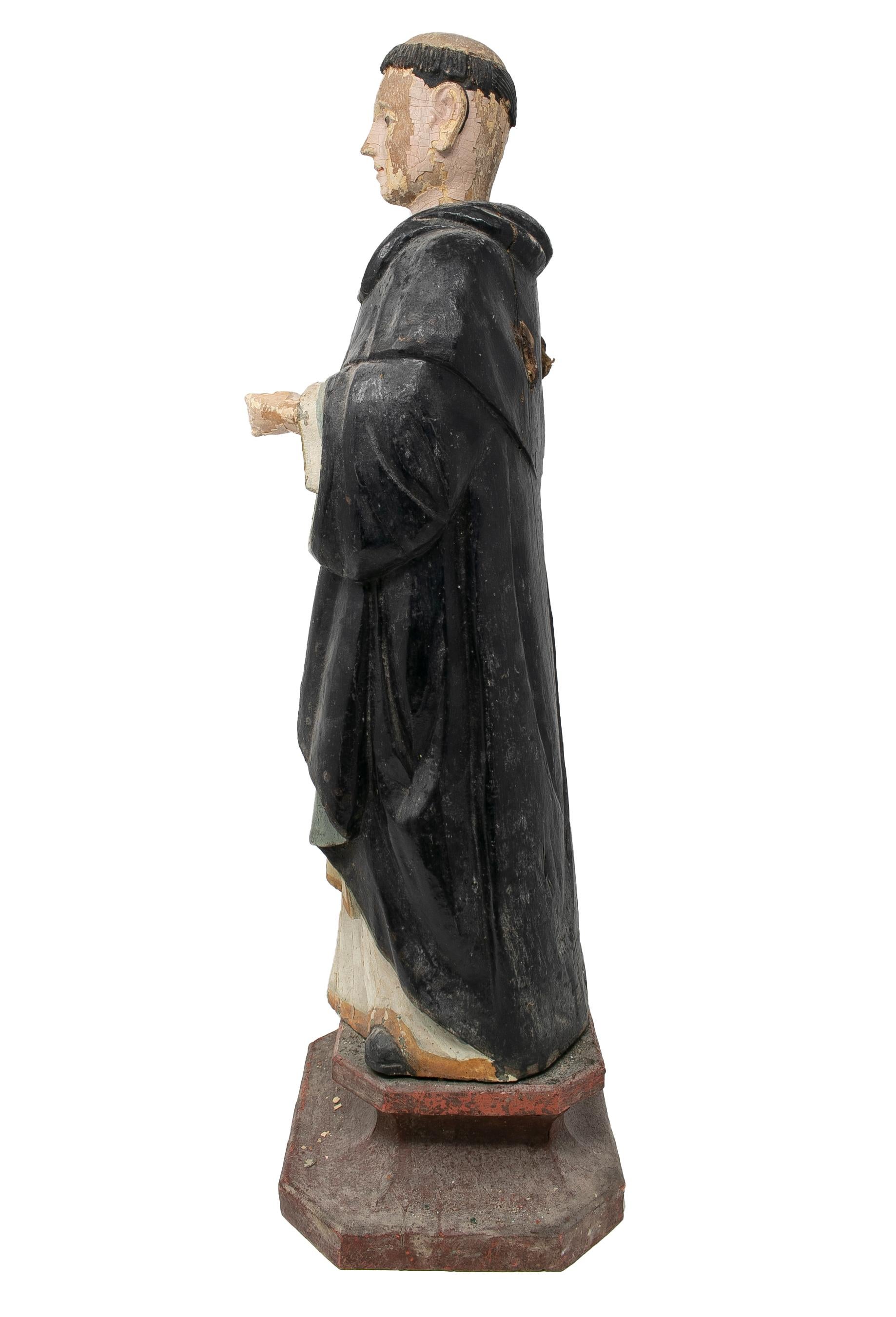 Spanische figurative spanische Heilige Holzskulptur aus der Mitte des 19. Jahrhunderts (Handgeschnitzt) im Angebot