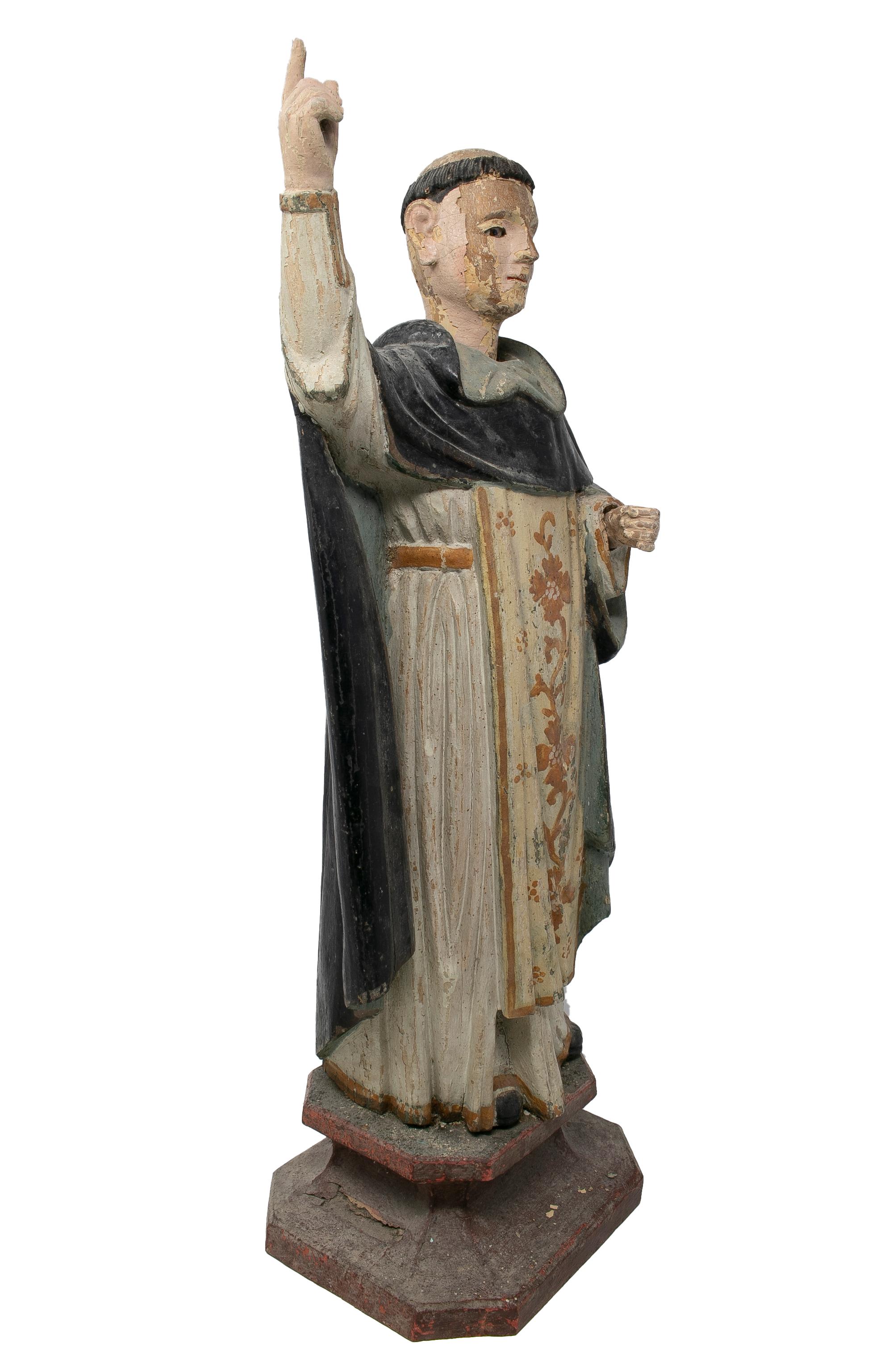 Sculpture figurative espagnole en bois peint de style saint du milieu du XIXe siècle en vente 1