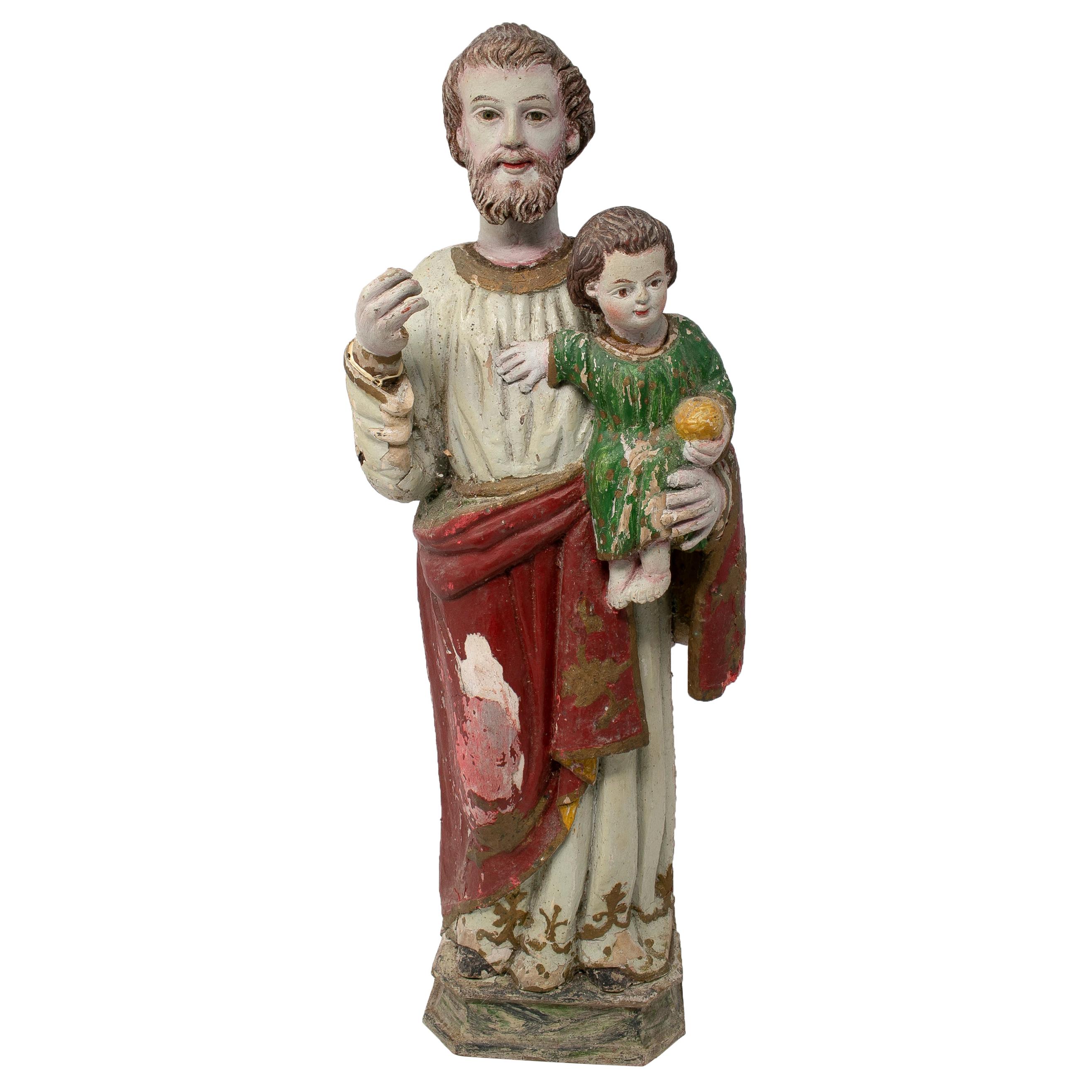 Sculpture figurative en bois peinte d'un saint espagnol du milieu du 19e siècle