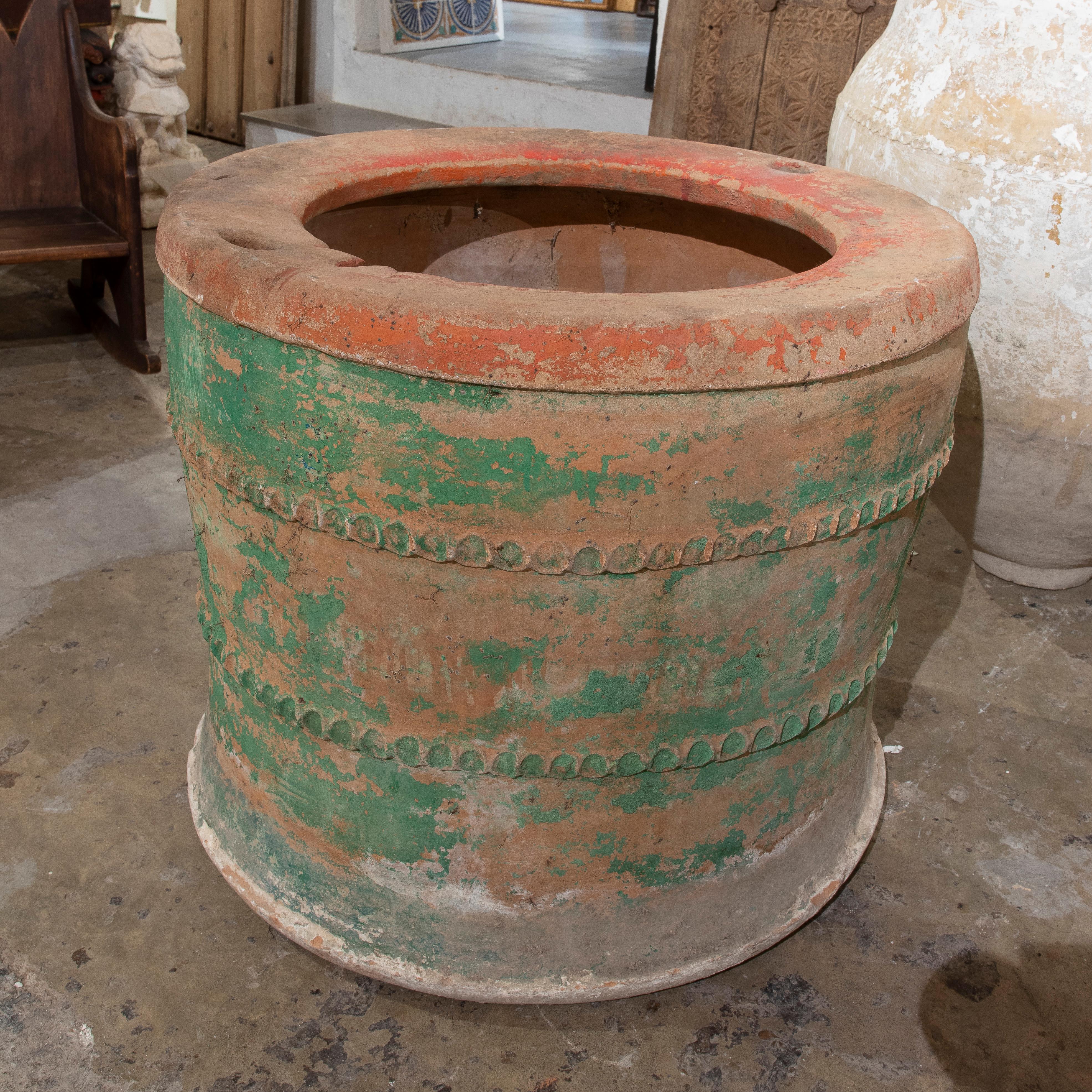 Antique mit-19th century Spanish terracotta earthenware water well with traditional rings decoration.