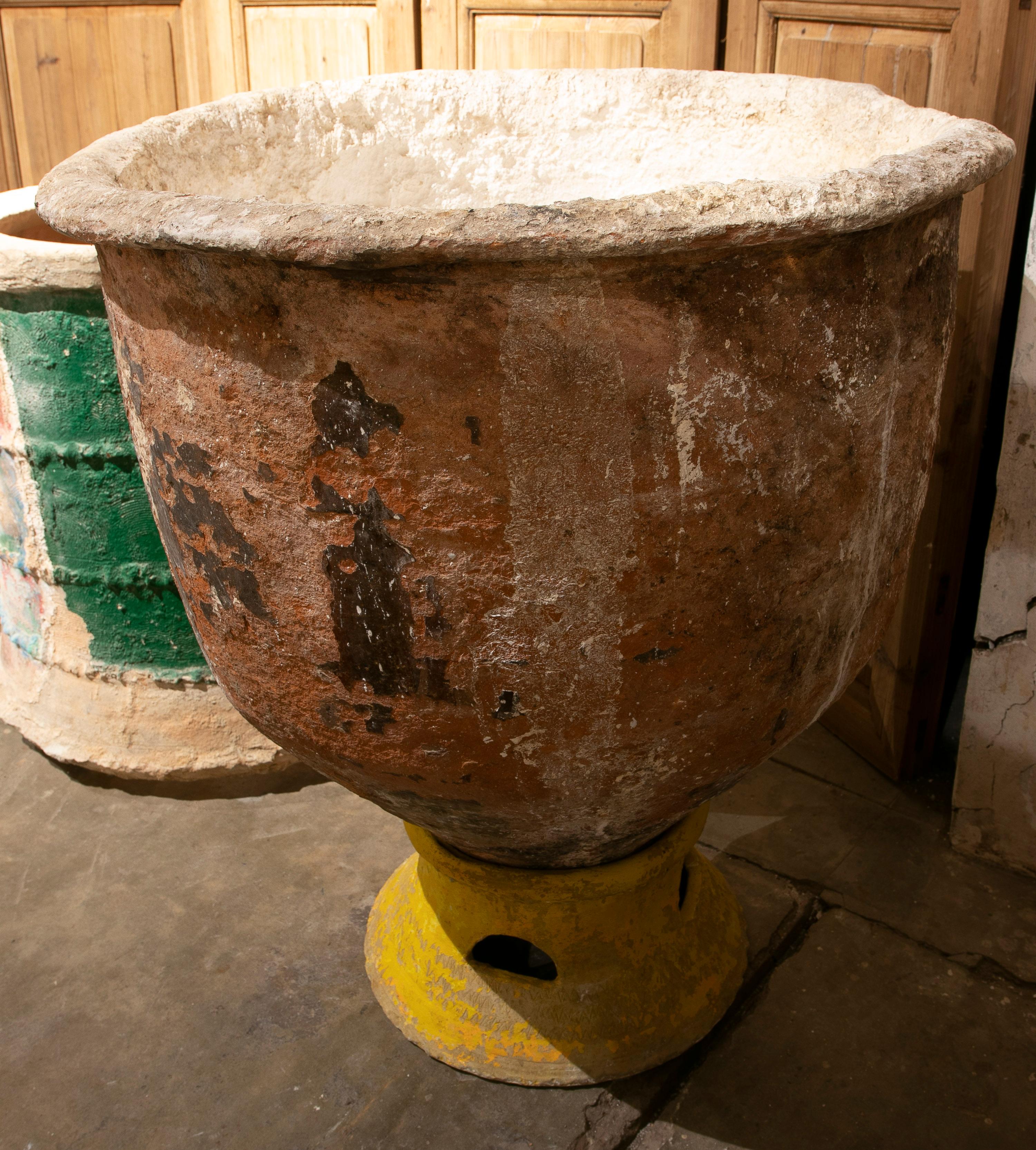 Mid-19th Century Spanish Whitewashed & Painted Terracotta Garden Urn For Sale 1