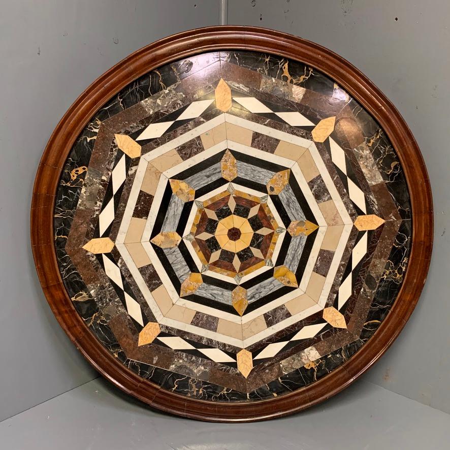 Outstanding quality mid-19th century specimen marble top centre table, circa 1860 and in lovely condition.
The specimen marble top is beautifully put together and is in great condition, showing no signs of previous damage or restoration. Beautiful