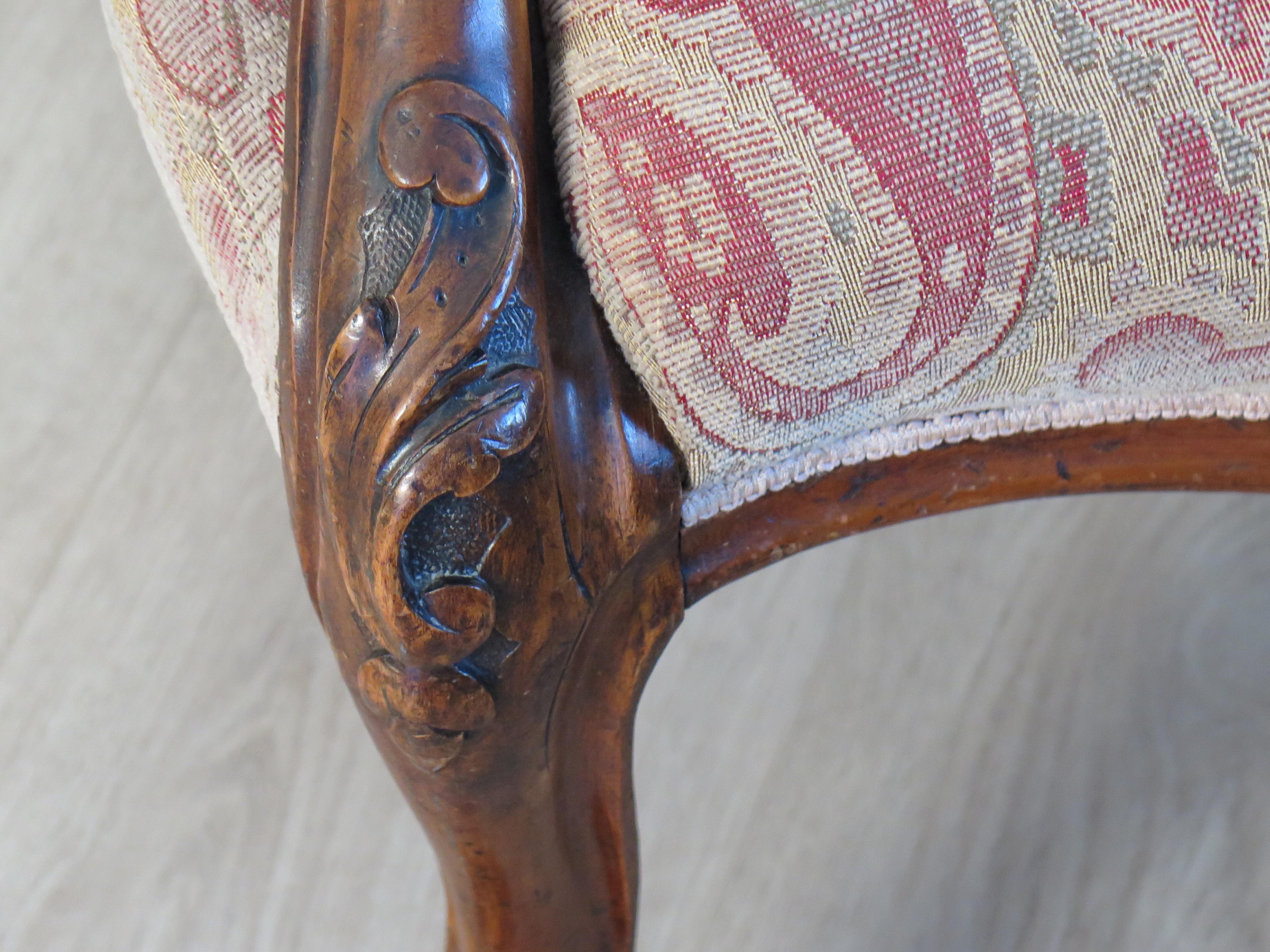 Fauteuil ouvert à dossier en cuillère, milieu du 19e siècle Noyer, anglais victorien vers 1850 en vente 4