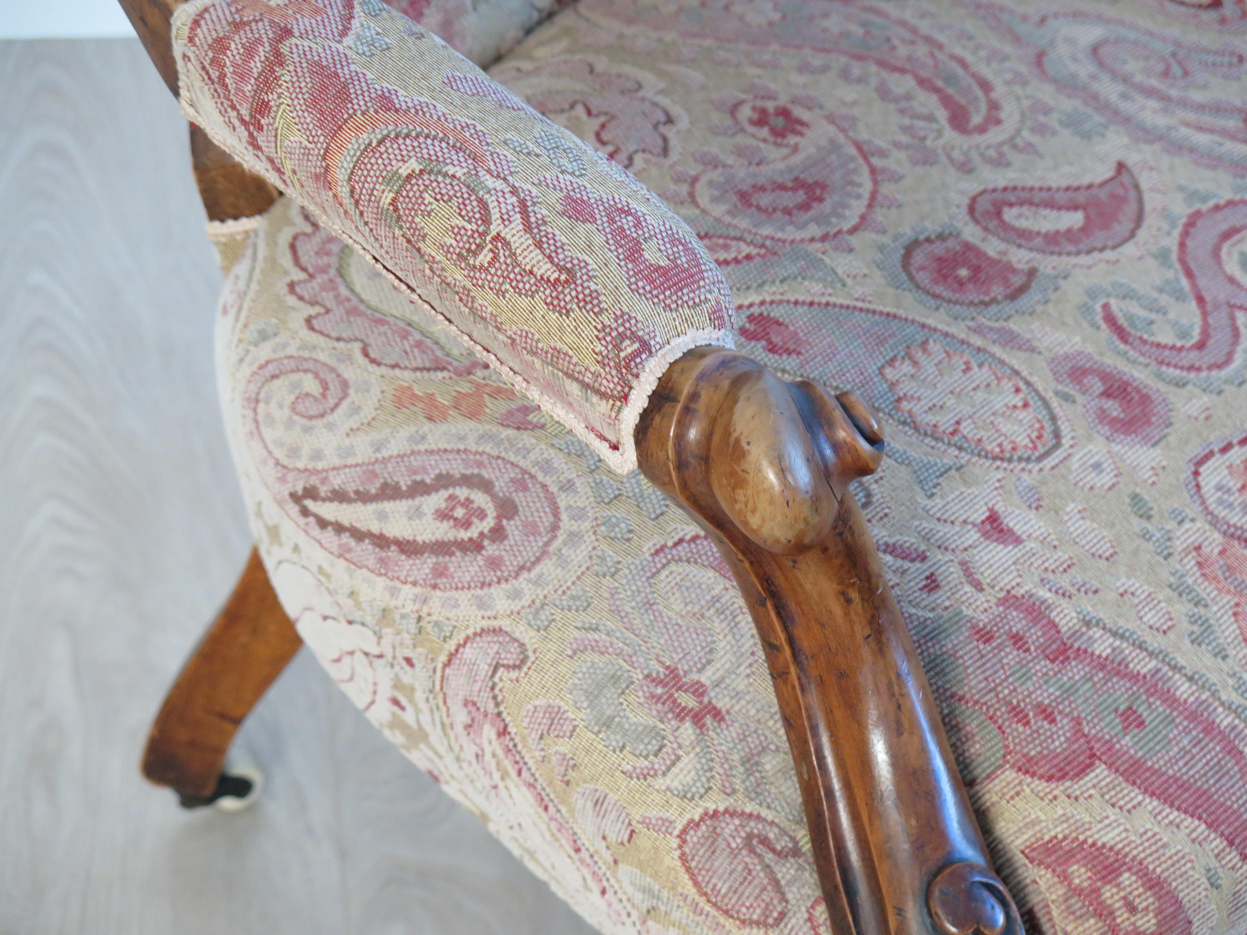 Fauteuil ouvert à dossier en cuillère, milieu du 19e siècle Noyer, anglais victorien vers 1850 en vente 6