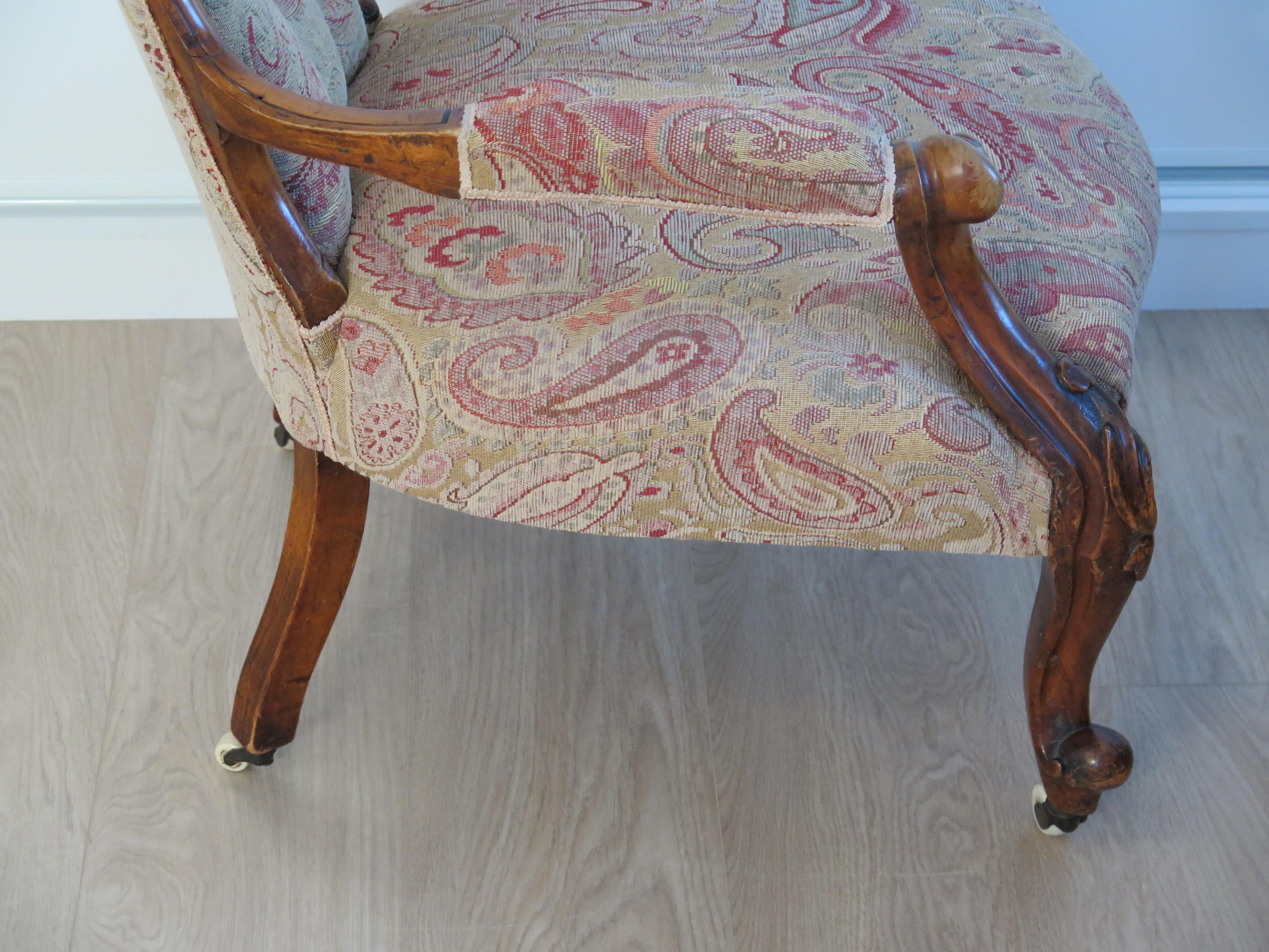 Fauteuil ouvert à dossier en cuillère, milieu du 19e siècle Noyer, anglais victorien vers 1850 en vente 8