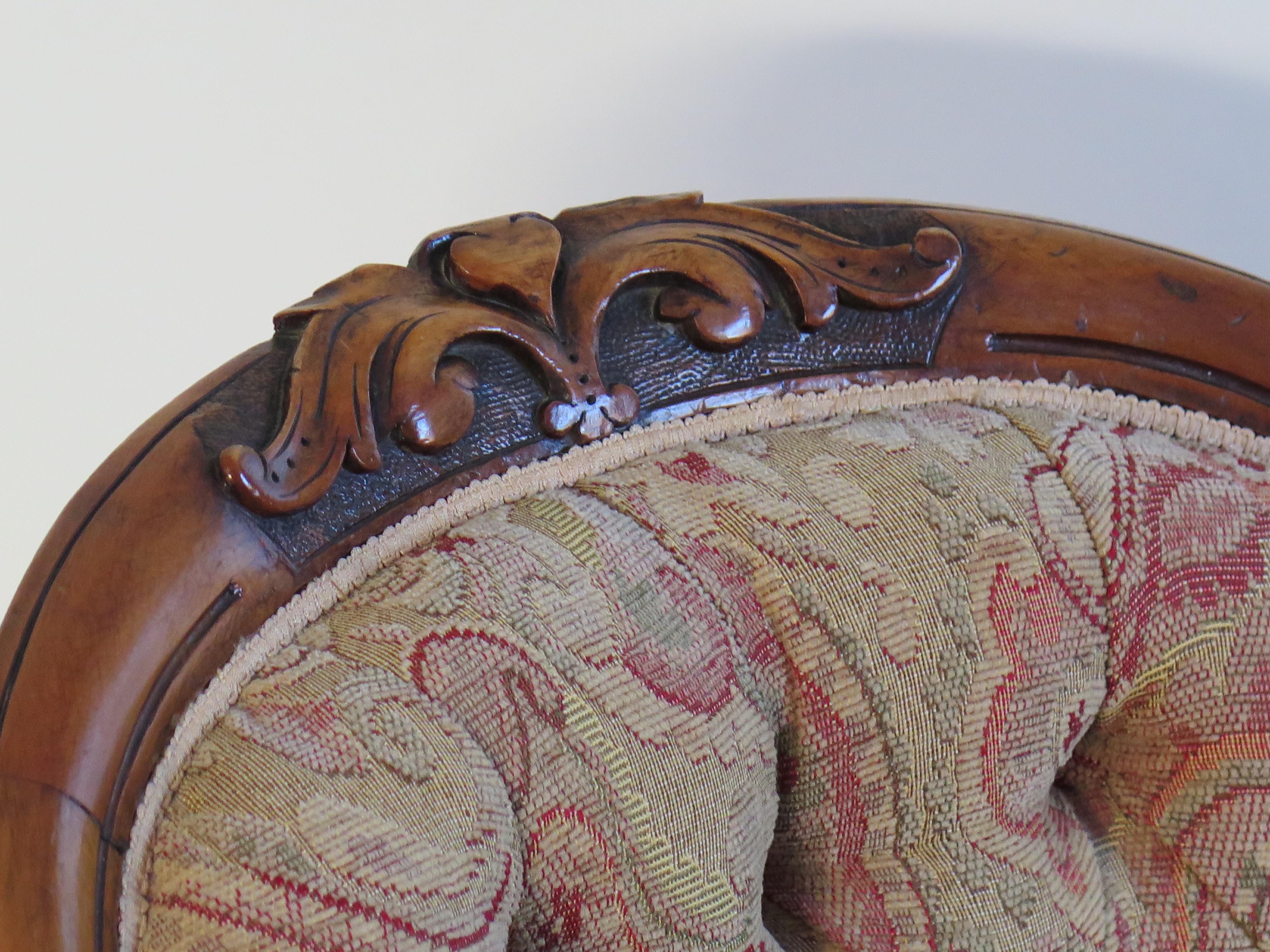 Fauteuil ouvert à dossier en cuillère, milieu du 19e siècle Noyer, anglais victorien vers 1850 en vente 10