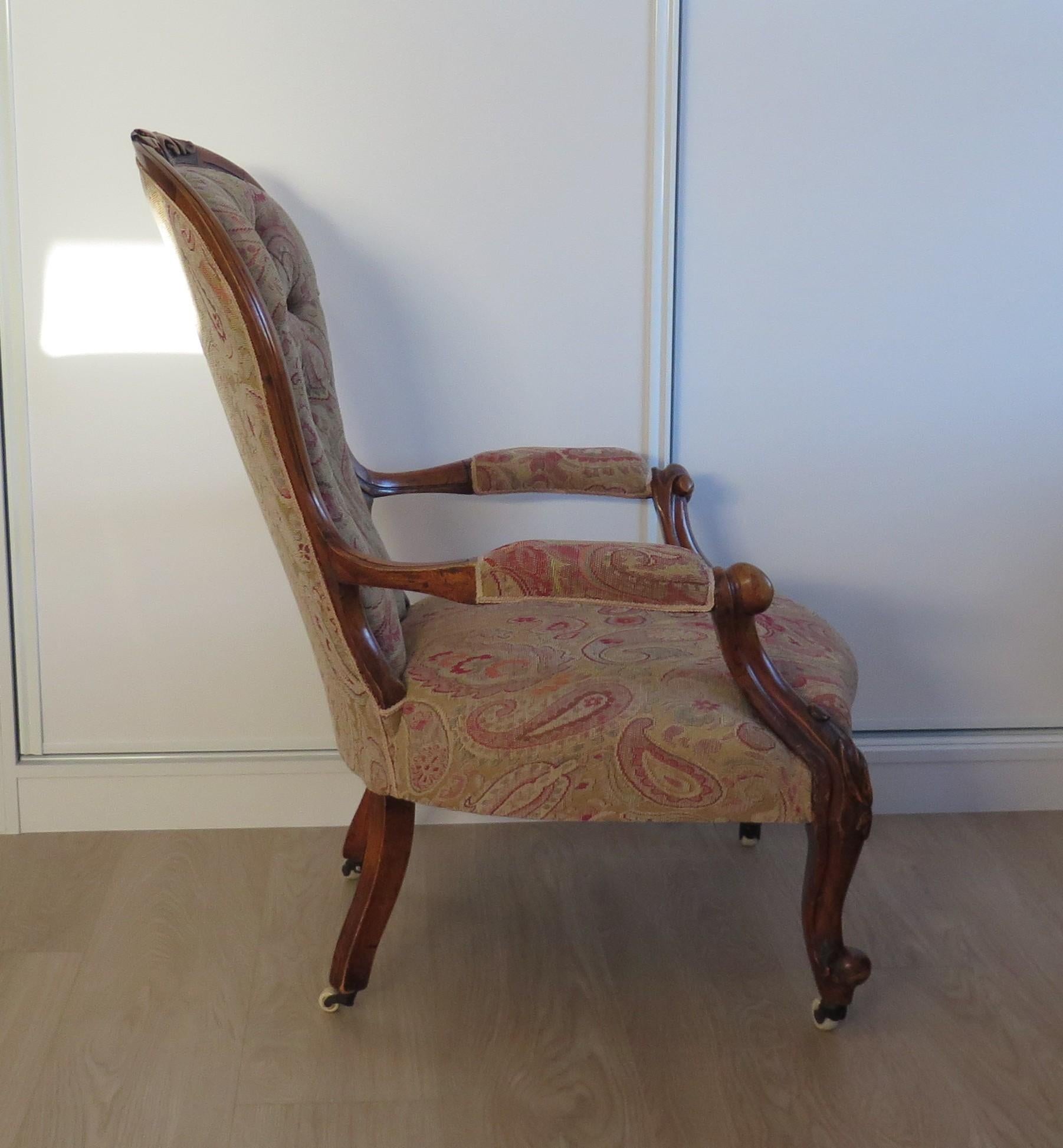 Fauteuil ouvert à dossier en cuillère, milieu du 19e siècle Noyer, anglais victorien vers 1850 en vente 2