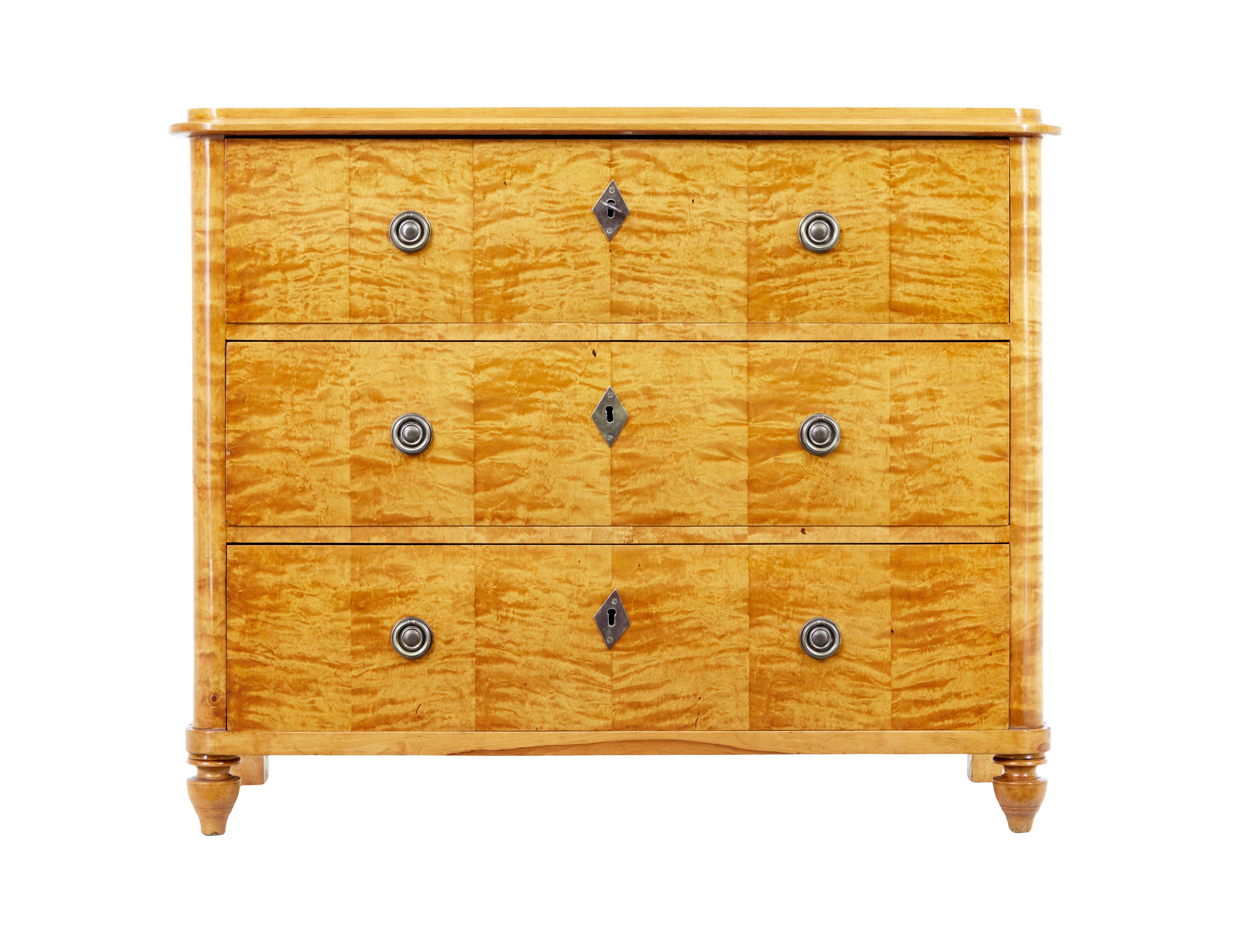 Mid 19th century Swedish birch chest of drawers circa 1850.

Good quality Swedish empire commode made in birch and pine,

Rectangular top with rounded corners and moulded edge.  Below which are 3 drawers of equal proportions, fitted with ring