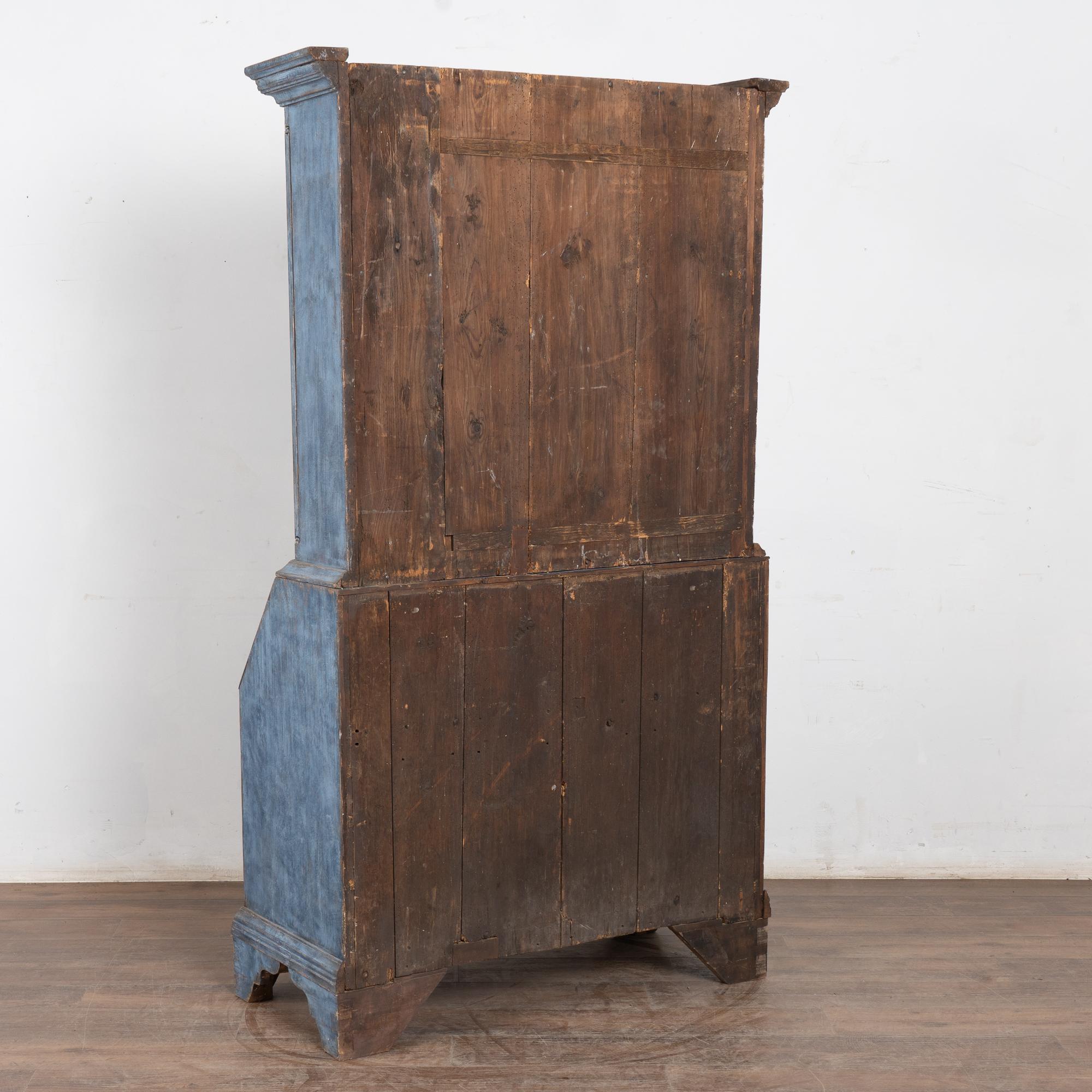 Segreteria svedese in pino dipinto di blu della metà del XIX secolo in vendita 7