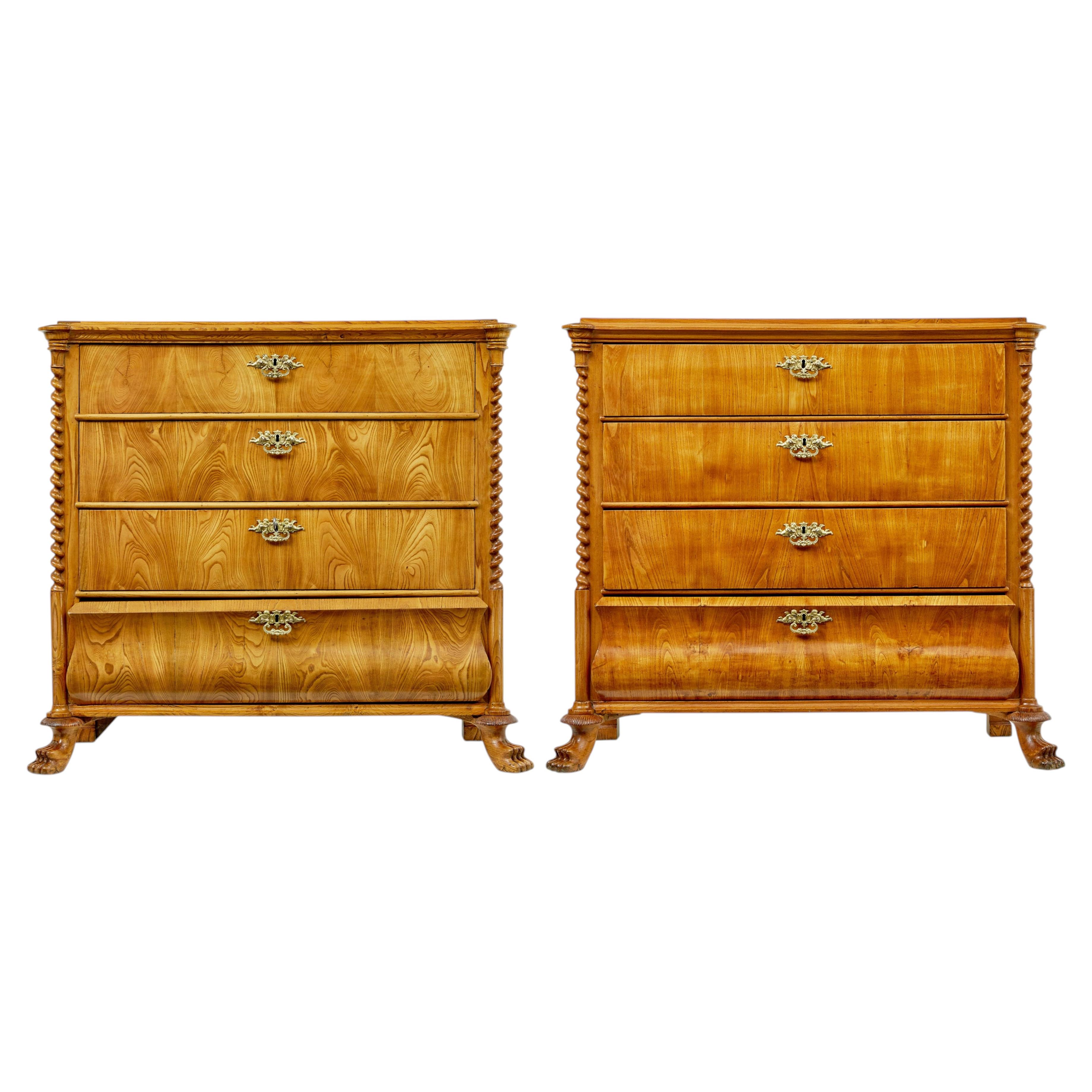Commode en orme sculpté suédoise du milieu du 19e siècle