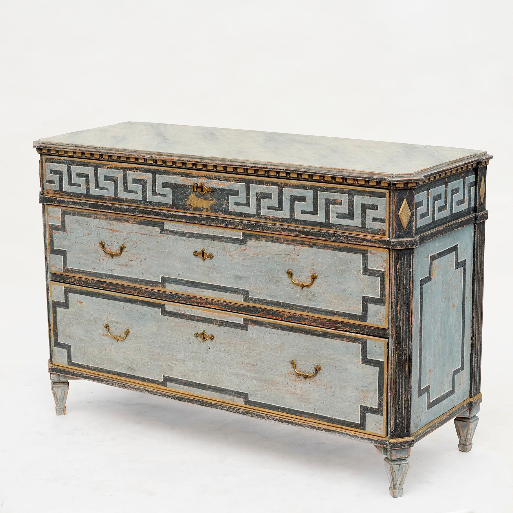 Chest of drawers, Gustavian style. Painted in blue shades. Tabletop blue-gray marbled. Upper drawer with 'à la grecque' motif. Original spring locks.
Sweden, 1820-1840. Very decorative.