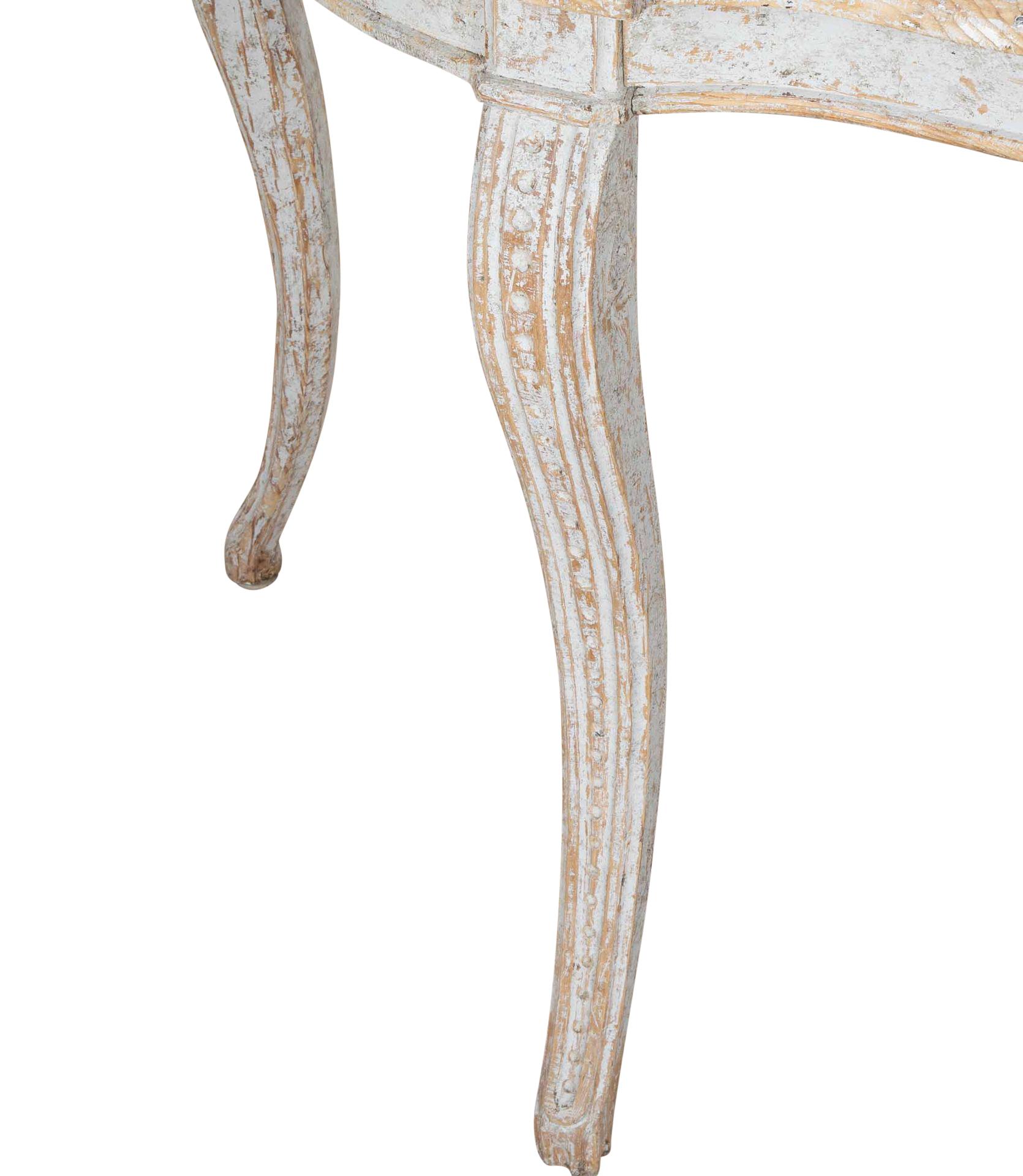 A mid-19th Century console table from Sweden.
The top with scalloped edge and below one single drawer. On cabriolet legs with carved decoration. Re-painted in soft grey.
Circa 1860.