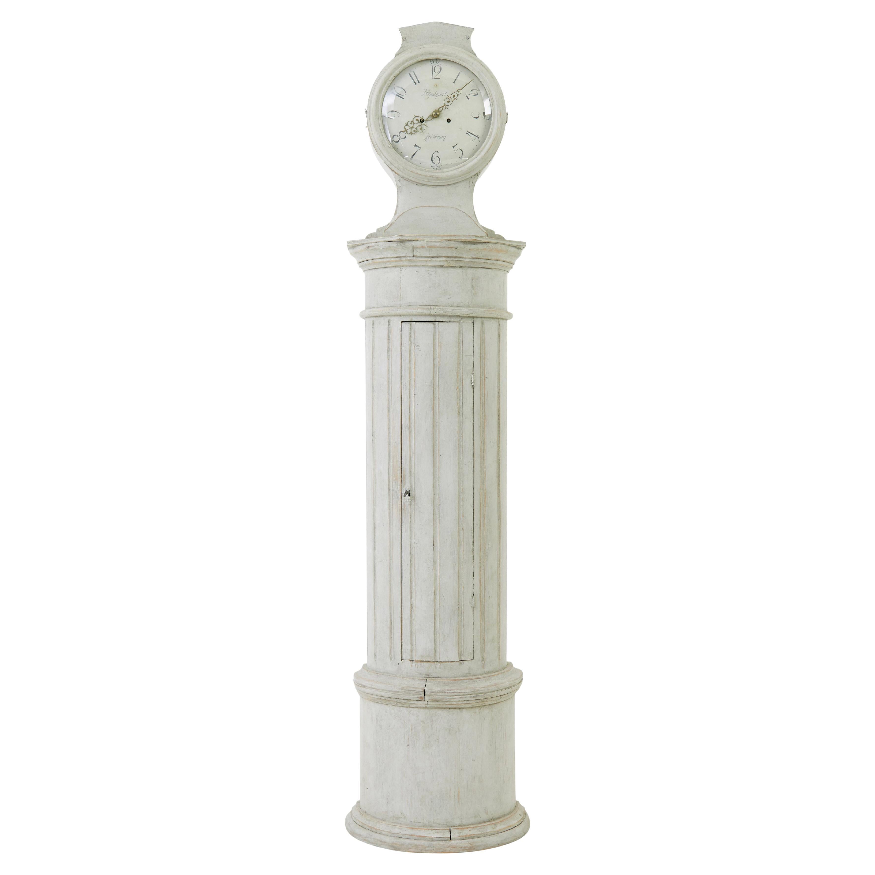 Mitte des 19. Jahrhunderts Schwedische dekorative Säulenuhr mit langem Gehäuse im Angebot