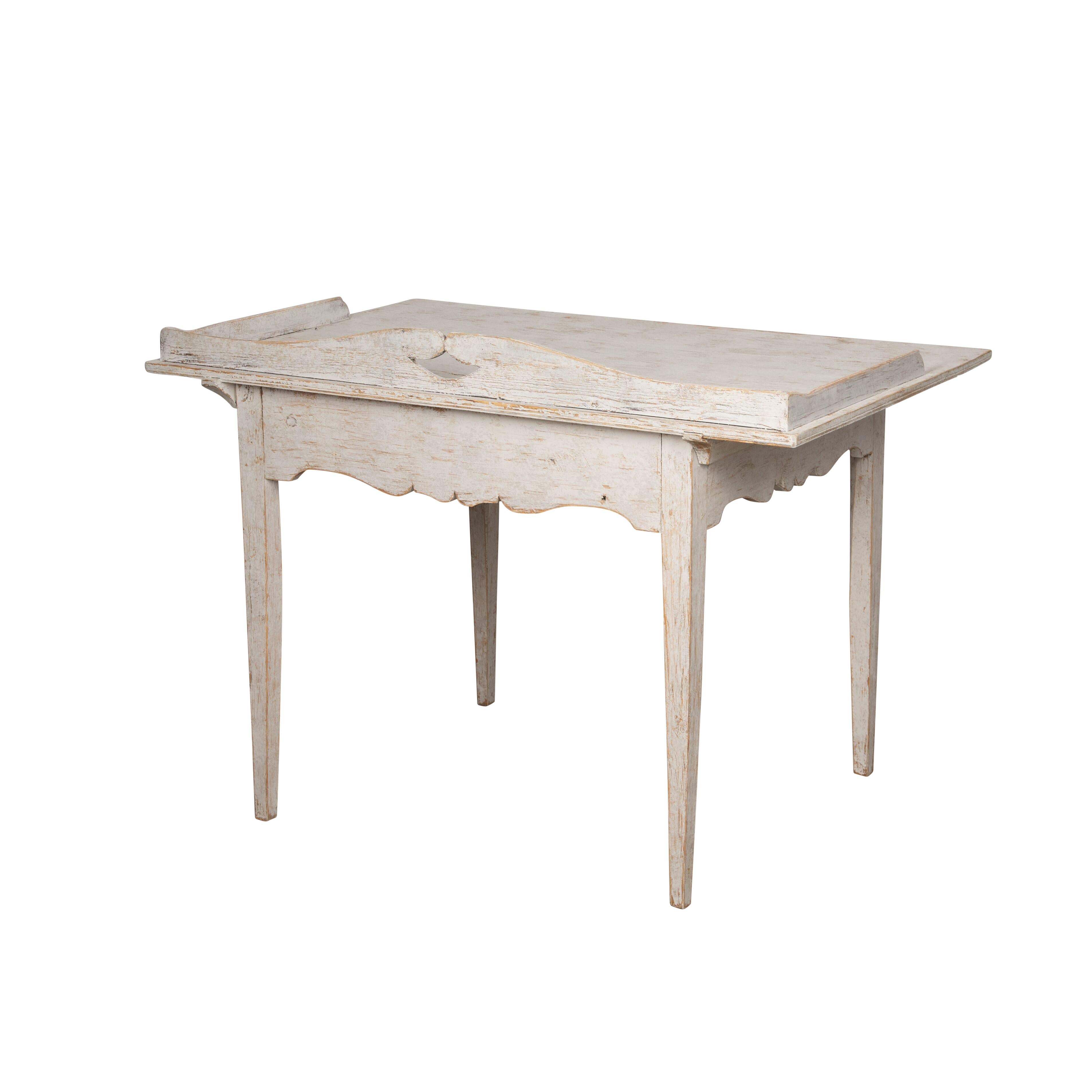 Mid 19th Century desk with galleried top.
With one drawer and repainted in light grey.
Circa 1860. 