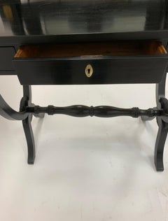 Table de toilette suédoise ébonisée du milieu du 19e siècle avec détails classiques