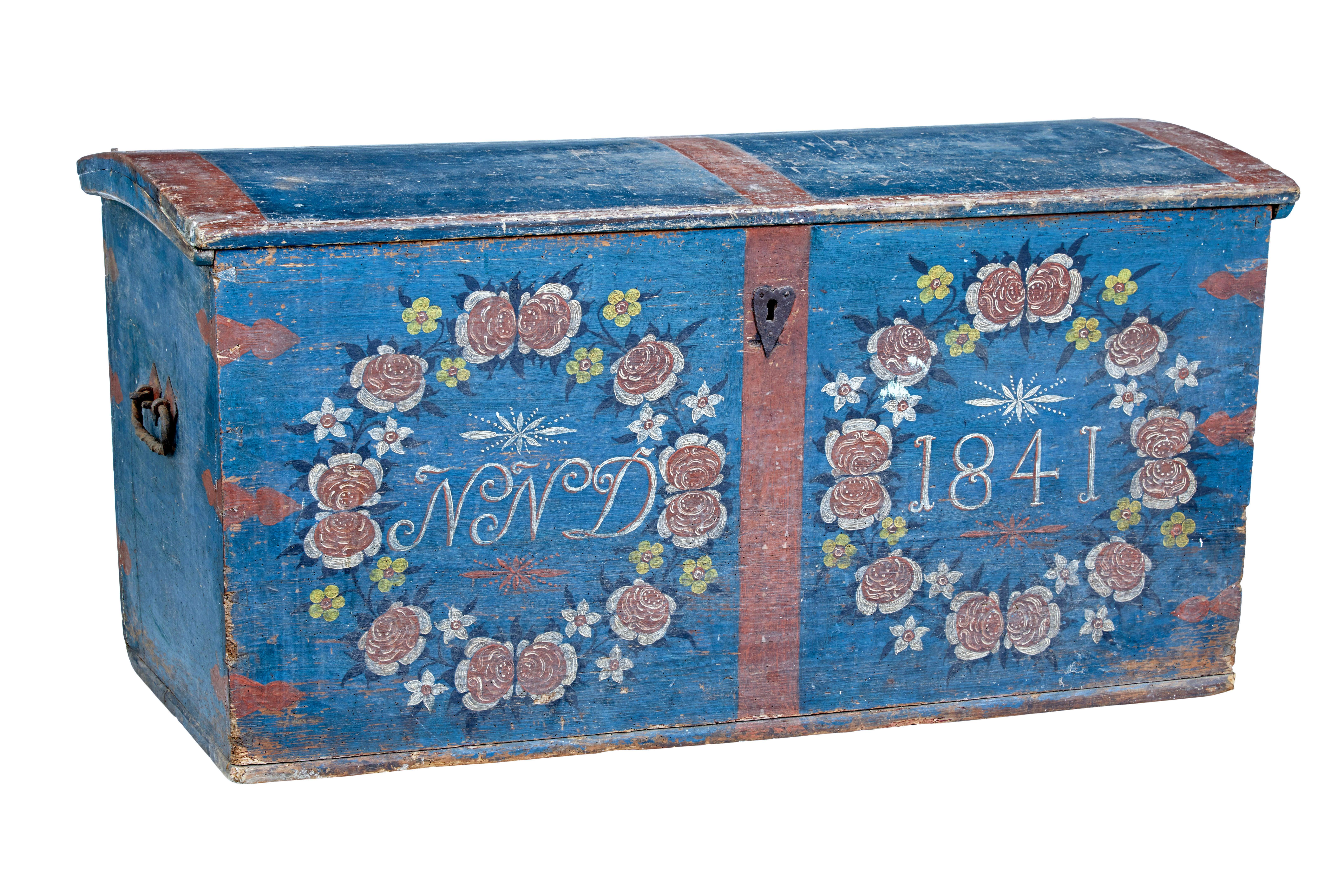 Mitte des 19. Jahrhunderts schwedische Volkskunst handbemalt Kiefer coffer (Schwedisch) im Angebot