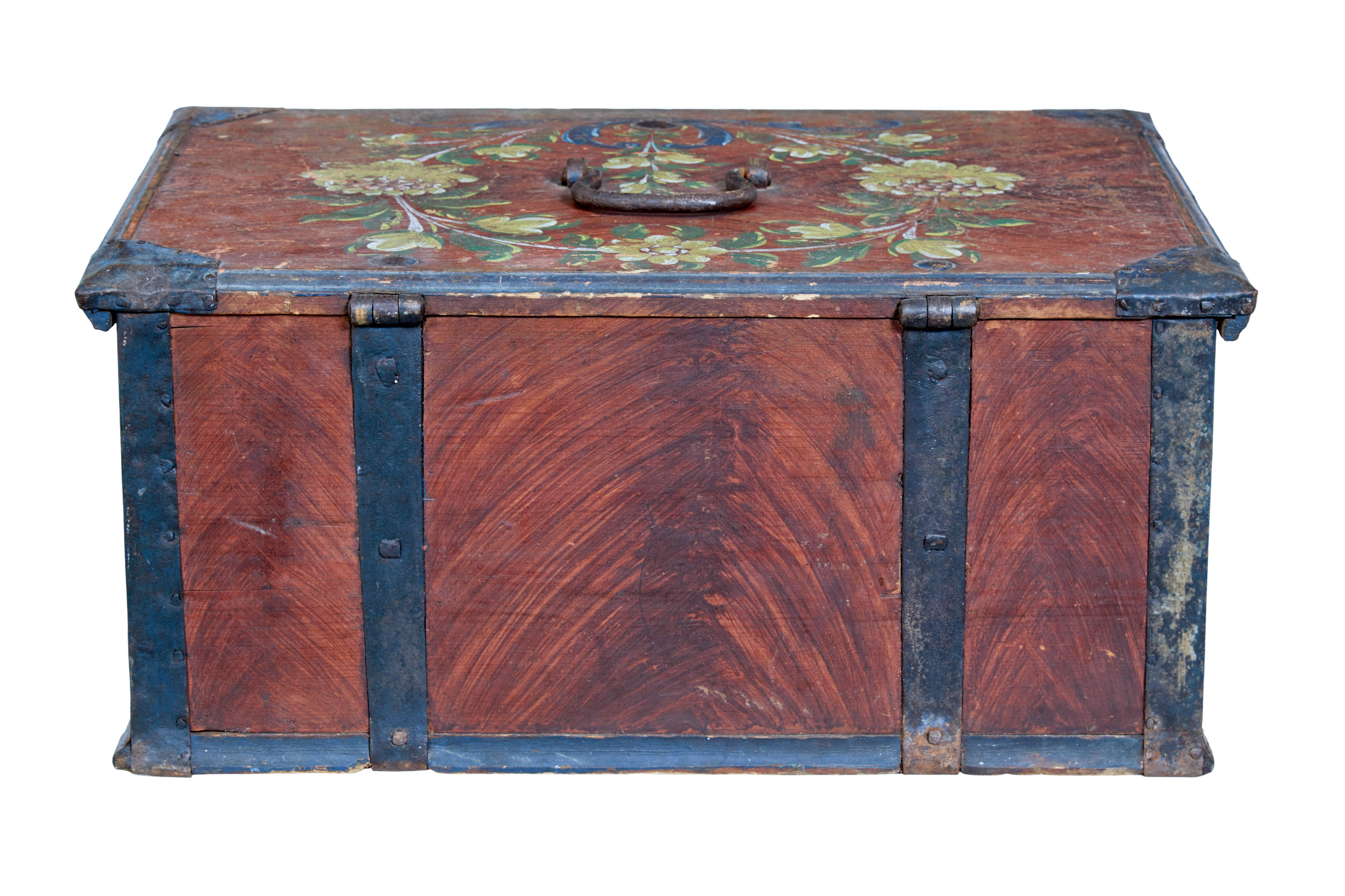 Caja pintada de arte popular sueco de mediados del siglo XIX en venta 1