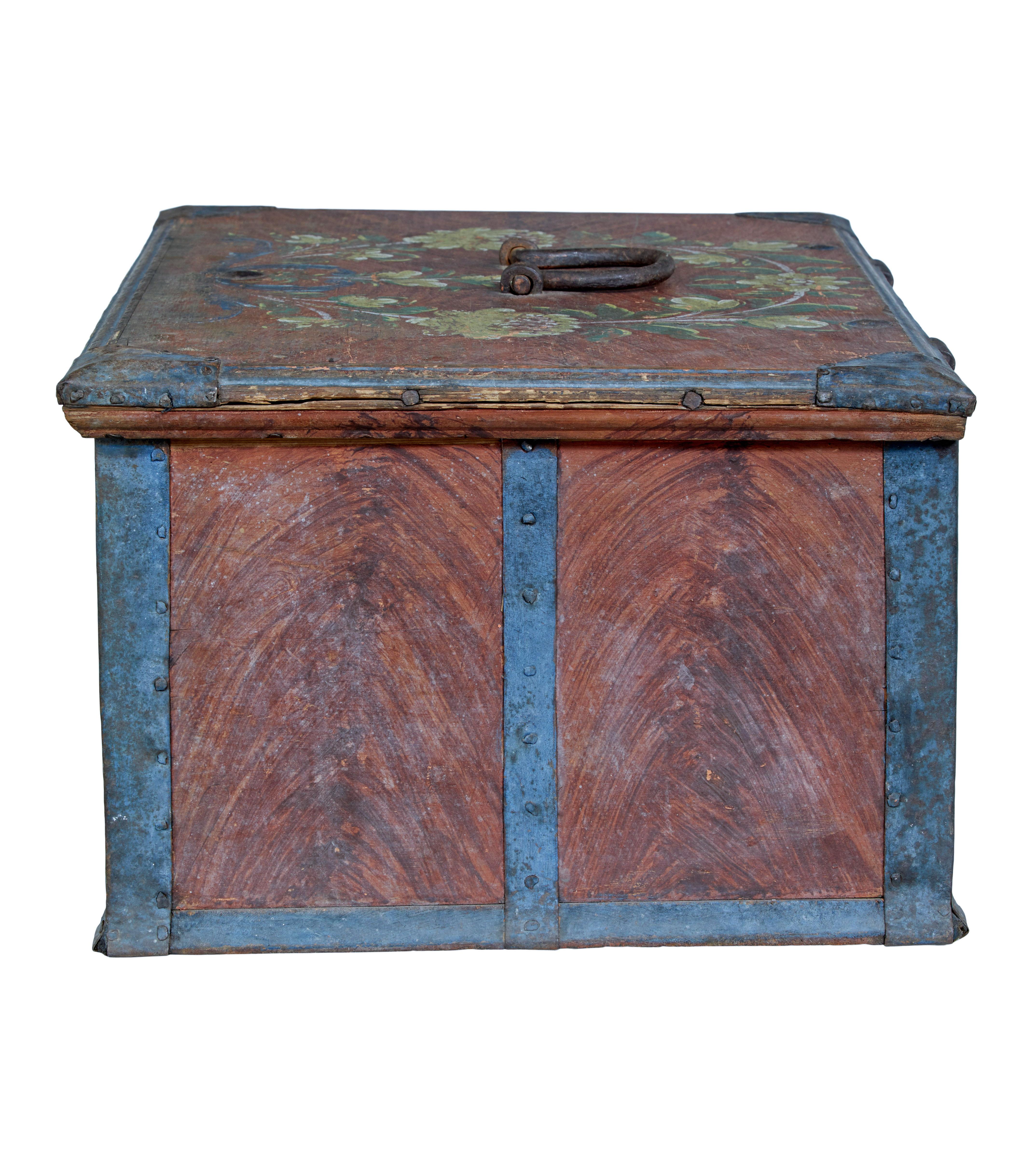 Mid 19th century Swedish folk art painted box For Sale 1