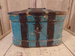 Arte popolare svedese della metà del XIX secolo  piccola cassetta da viaggio con vernice originale