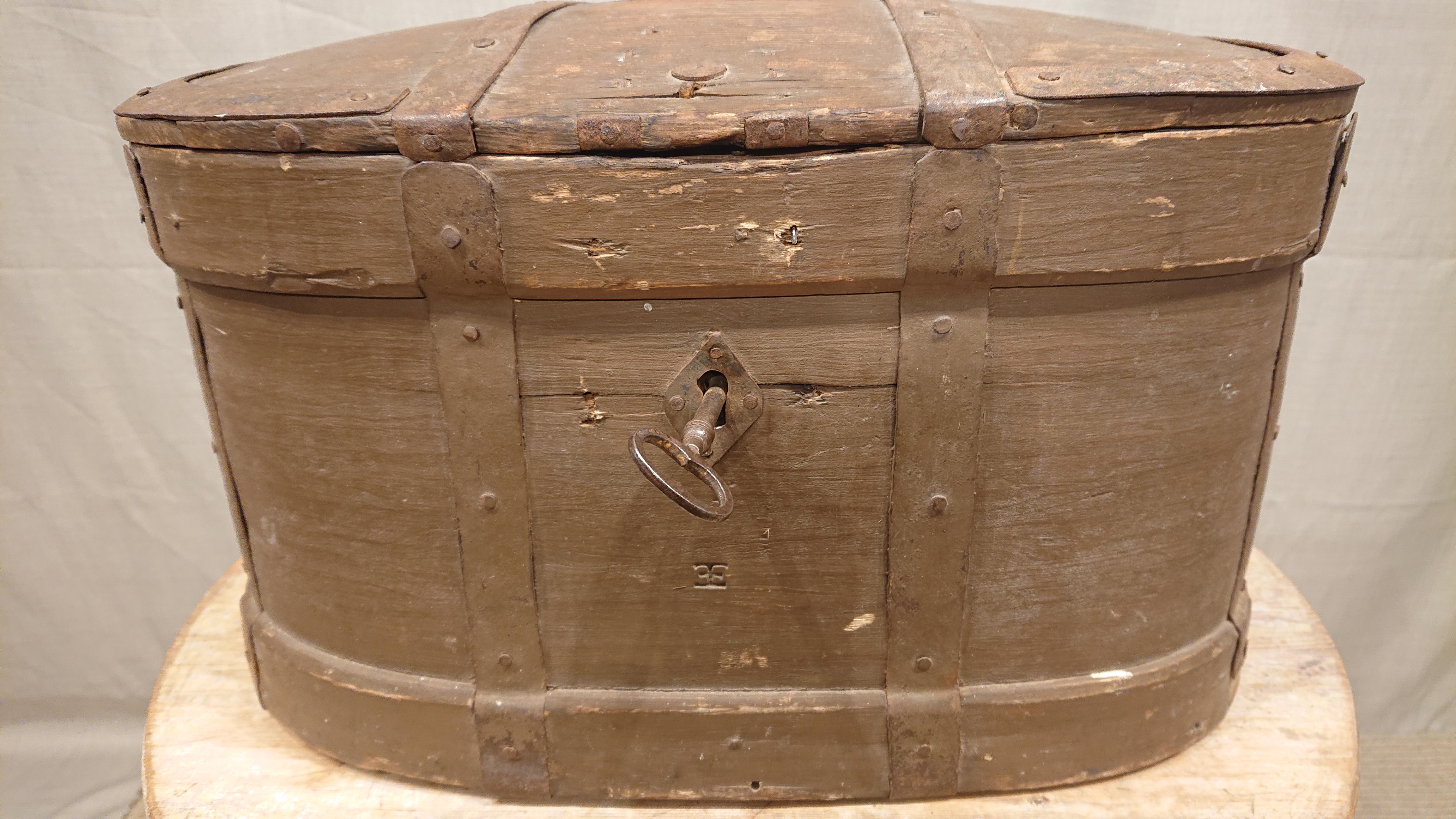 Hand-Carved Mid 19th Century Swedish Folk Art Travel Chest / Box with Original Paint For Sale