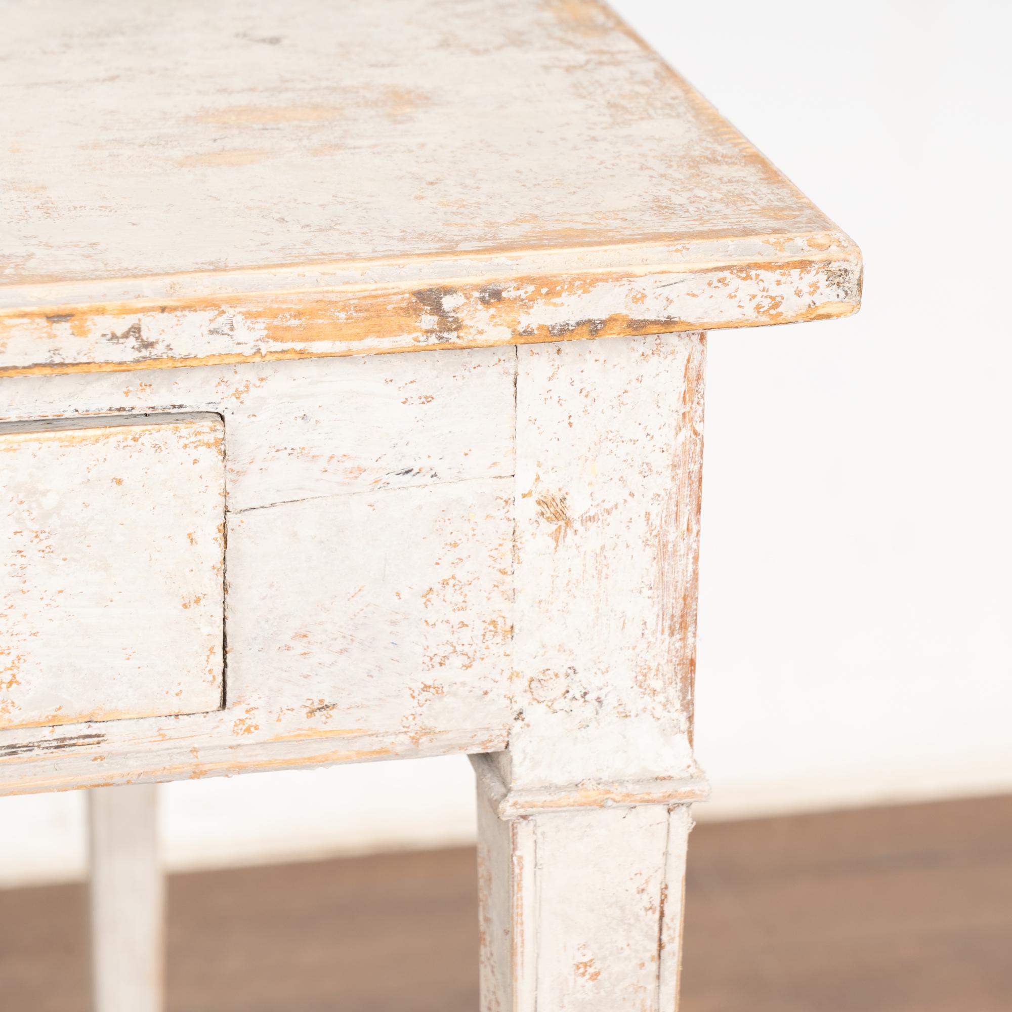 Bureau d'associé suédois en pin gris du milieu du 19e siècle Table à écrire en vente 5