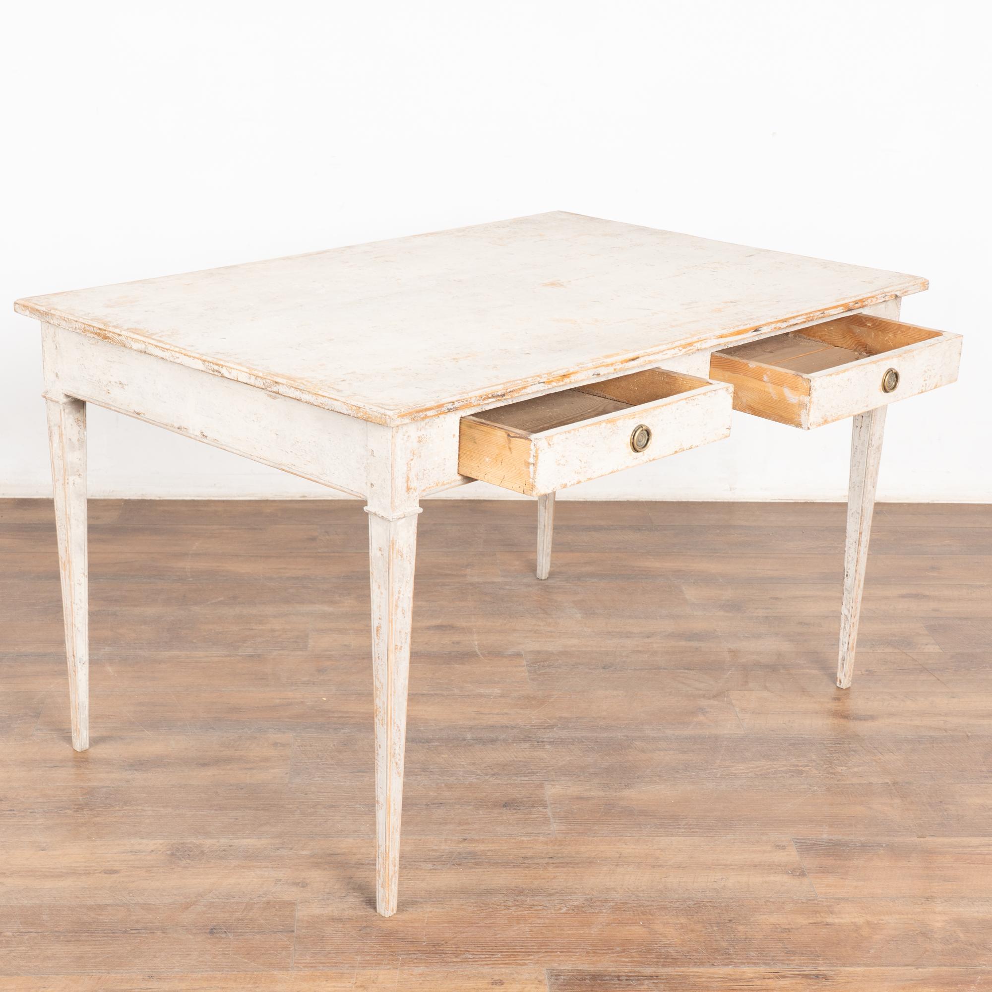 Bureau d'associé suédois en pin gris du milieu du 19e siècle Table à écrire en vente 7