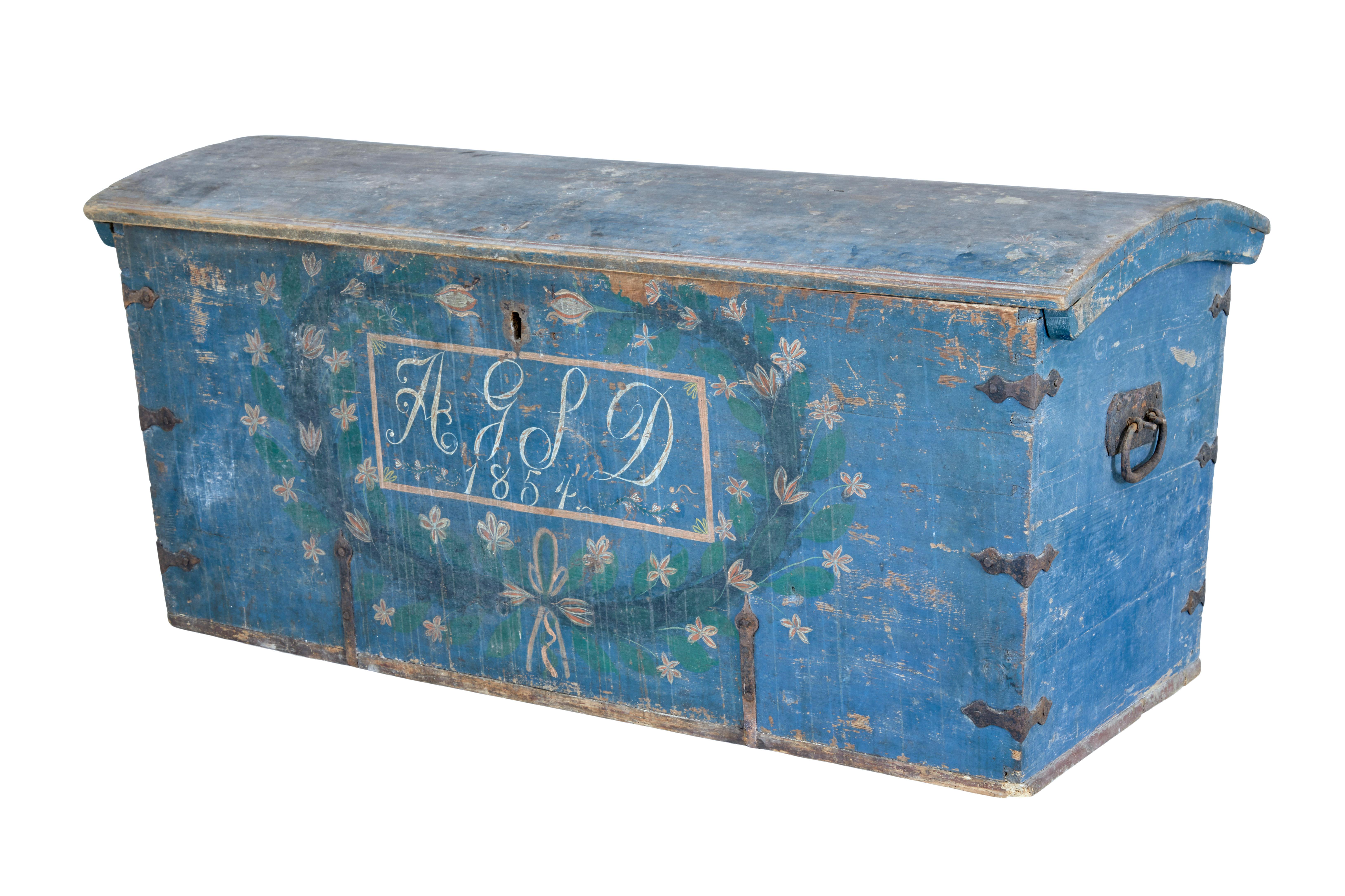 Mid 19th Century Swedish Hand Painted Dome Top Trunk In Good Condition In Debenham, Suffolk