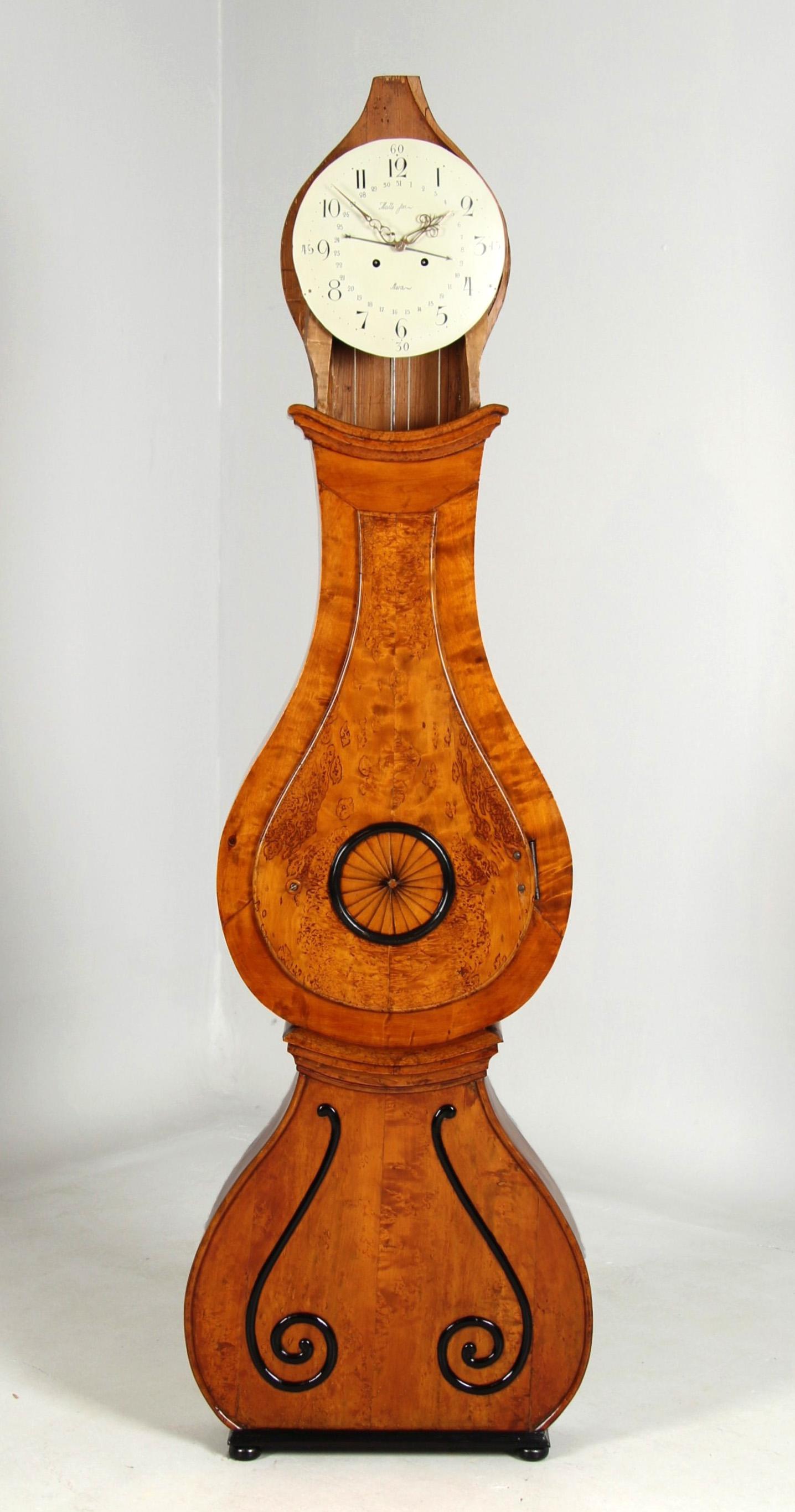 Horloge suédoise Mora Clocks du milieu du 19e siècle avec affichage de la date, vers 1850 Bon état - En vente à Greven, DE