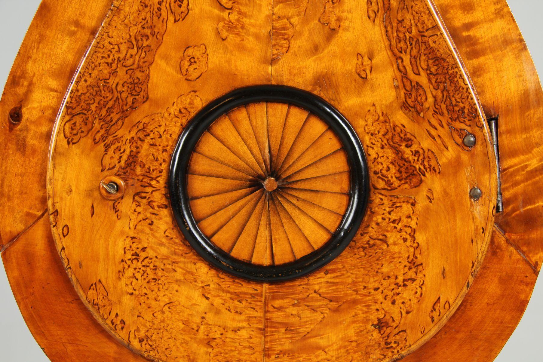 Horloge suédoise Mora Clocks du milieu du 19e siècle avec affichage de la date, vers 1850 en vente 2