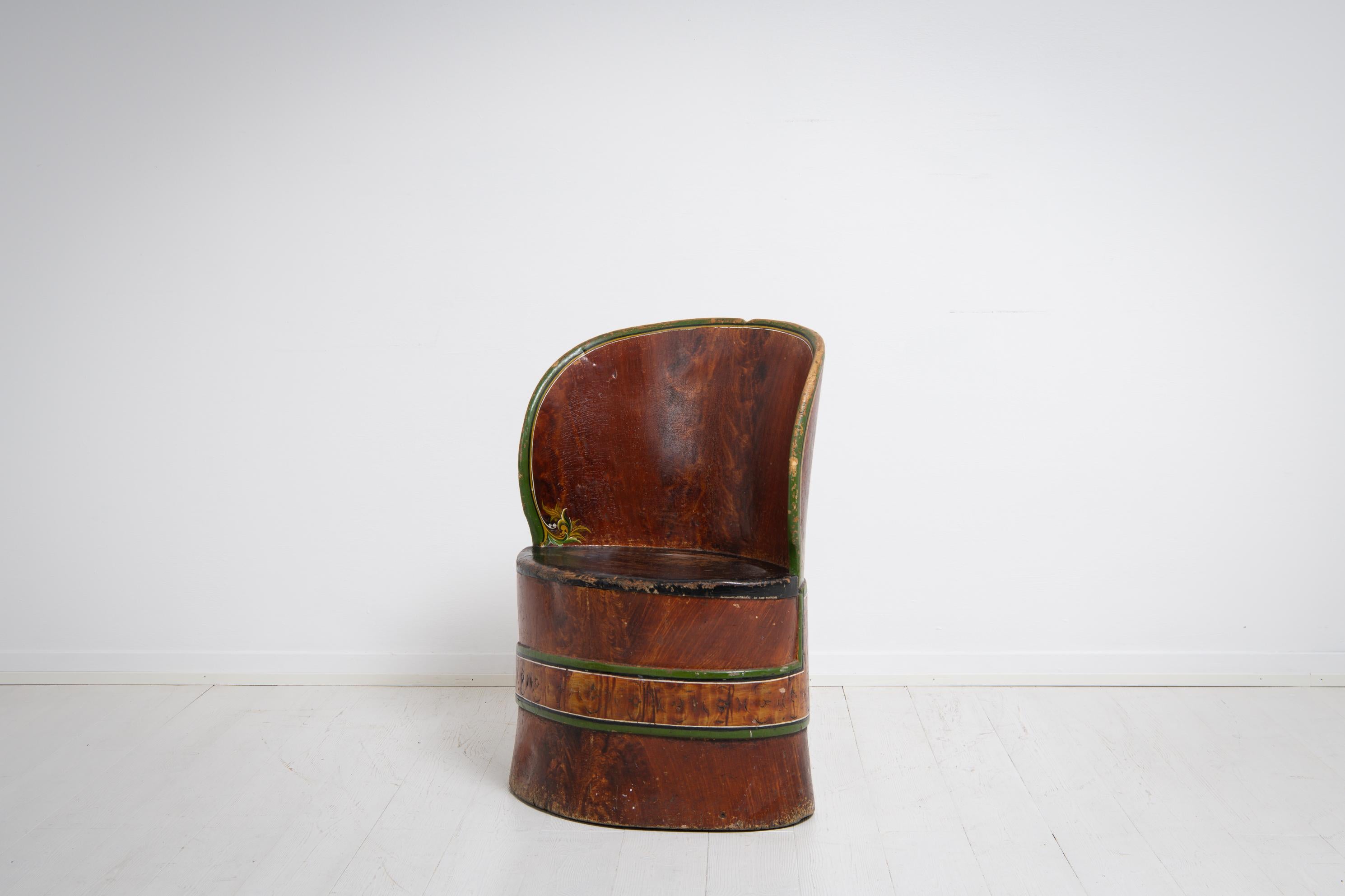 Mid 19th Century Swedish Painted Pine Folk Art Stump Chair In Good Condition In Kramfors, SE