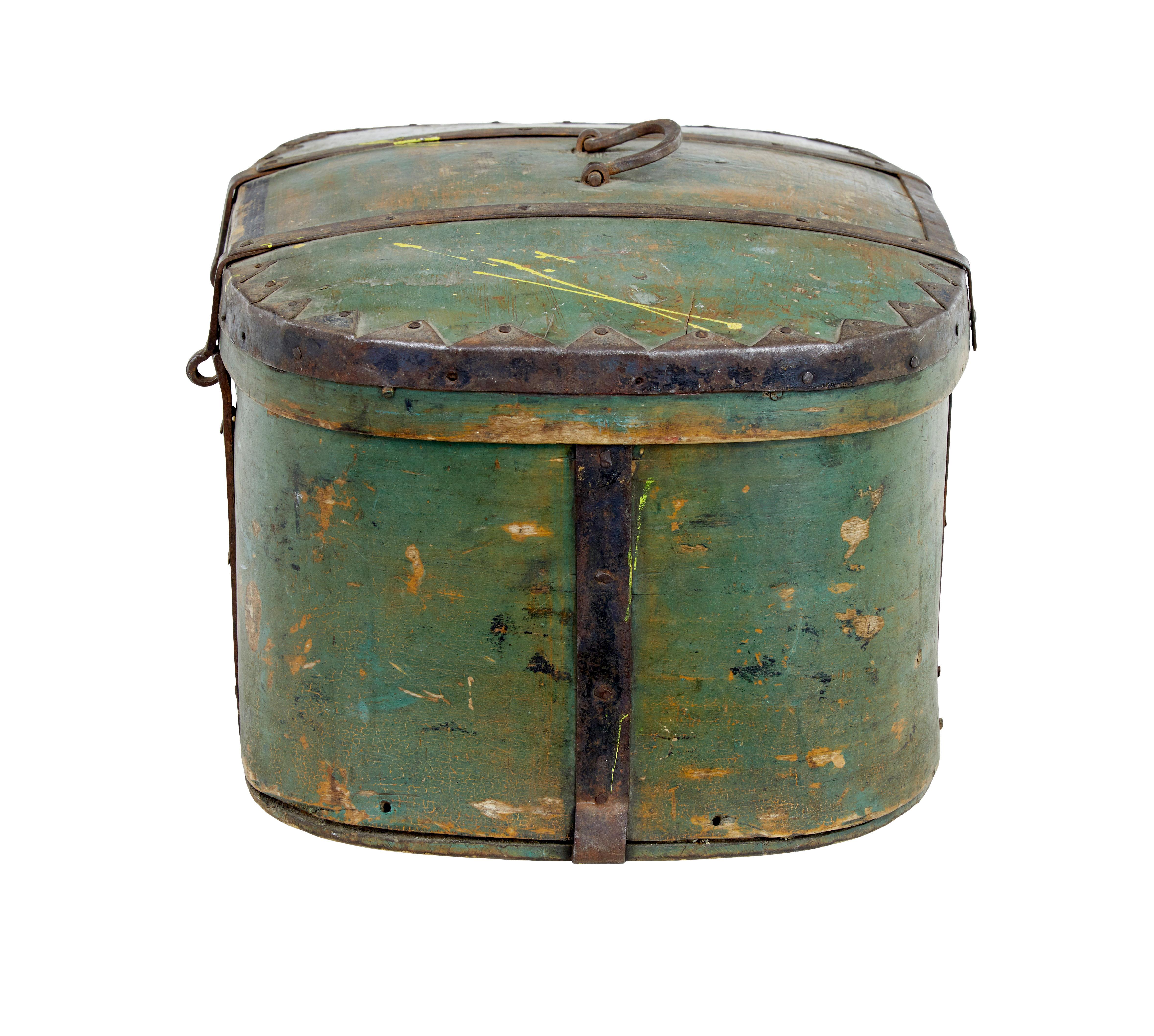 Rustic tine pine work box of large proportions circa 1850.

Shaped and metal bound edges and hinges.  Original handles and paint.

Hinges have broken, which could be fixed but presented in original condition .  Losses to metal work, plus additional