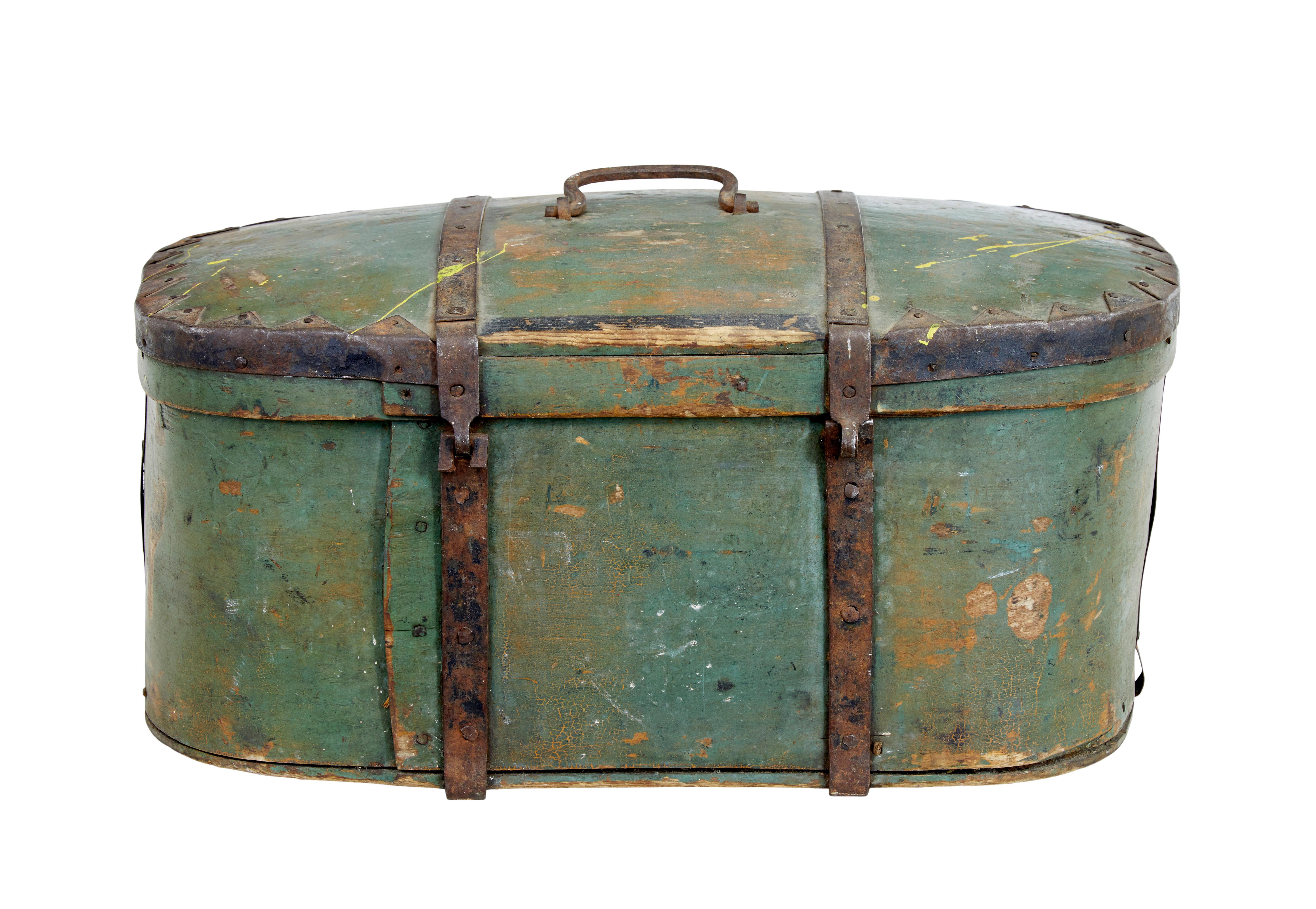 Folk Art Mid 19th century Swedish painted pine shaped box For Sale